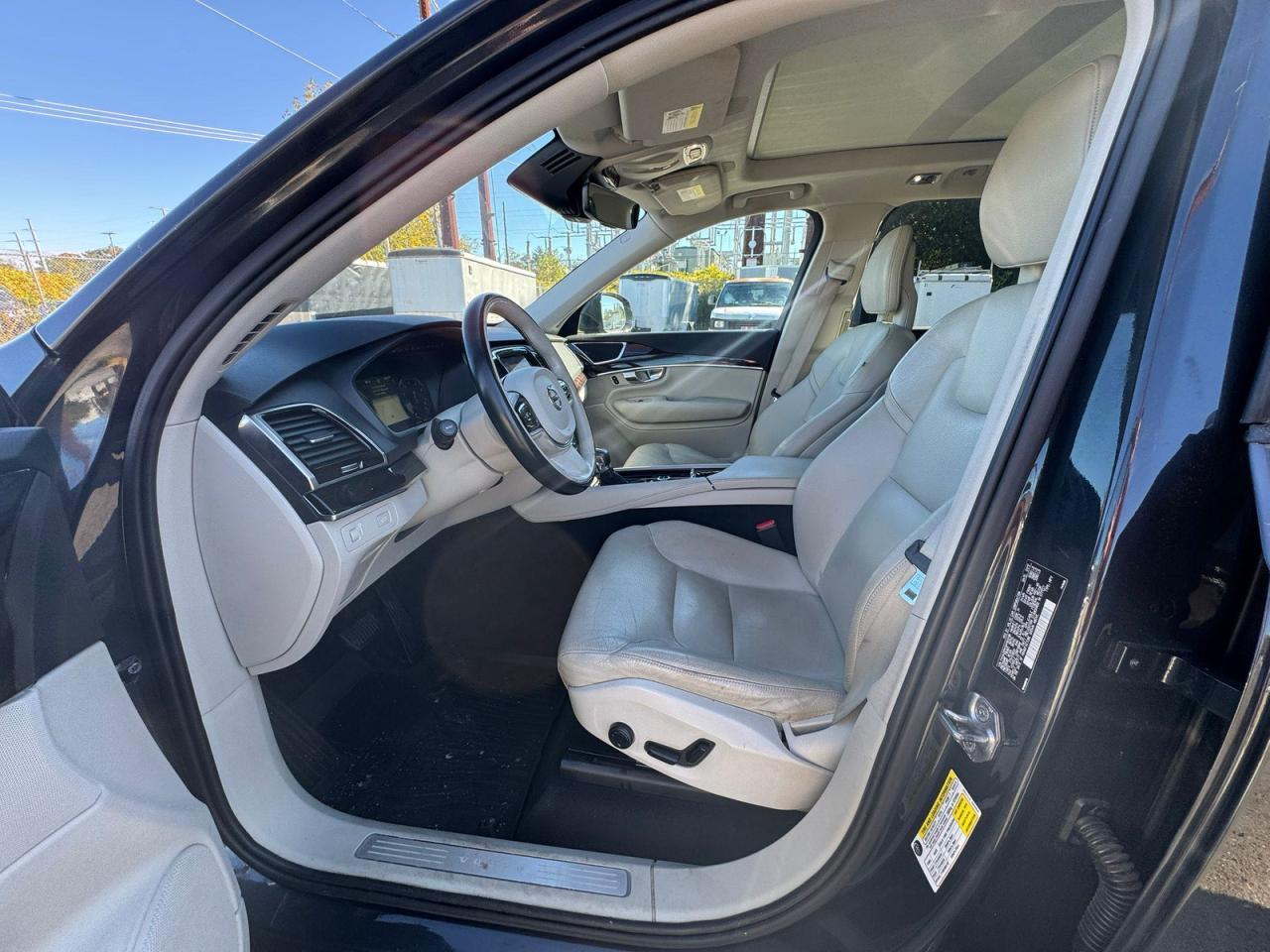 2017 VOLVO XC90