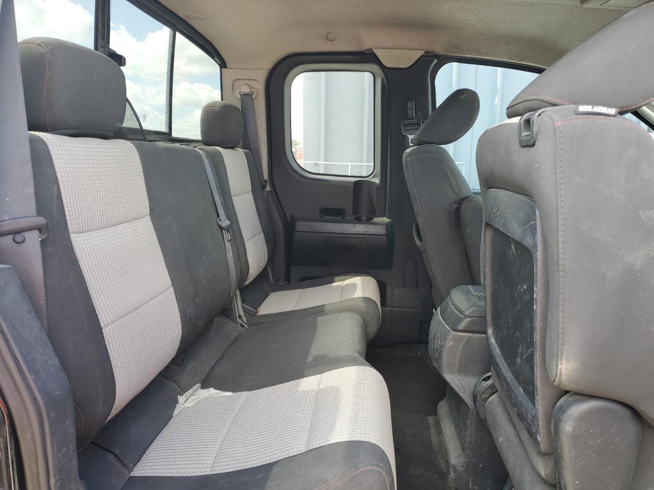 2011 NISSAN Titan
