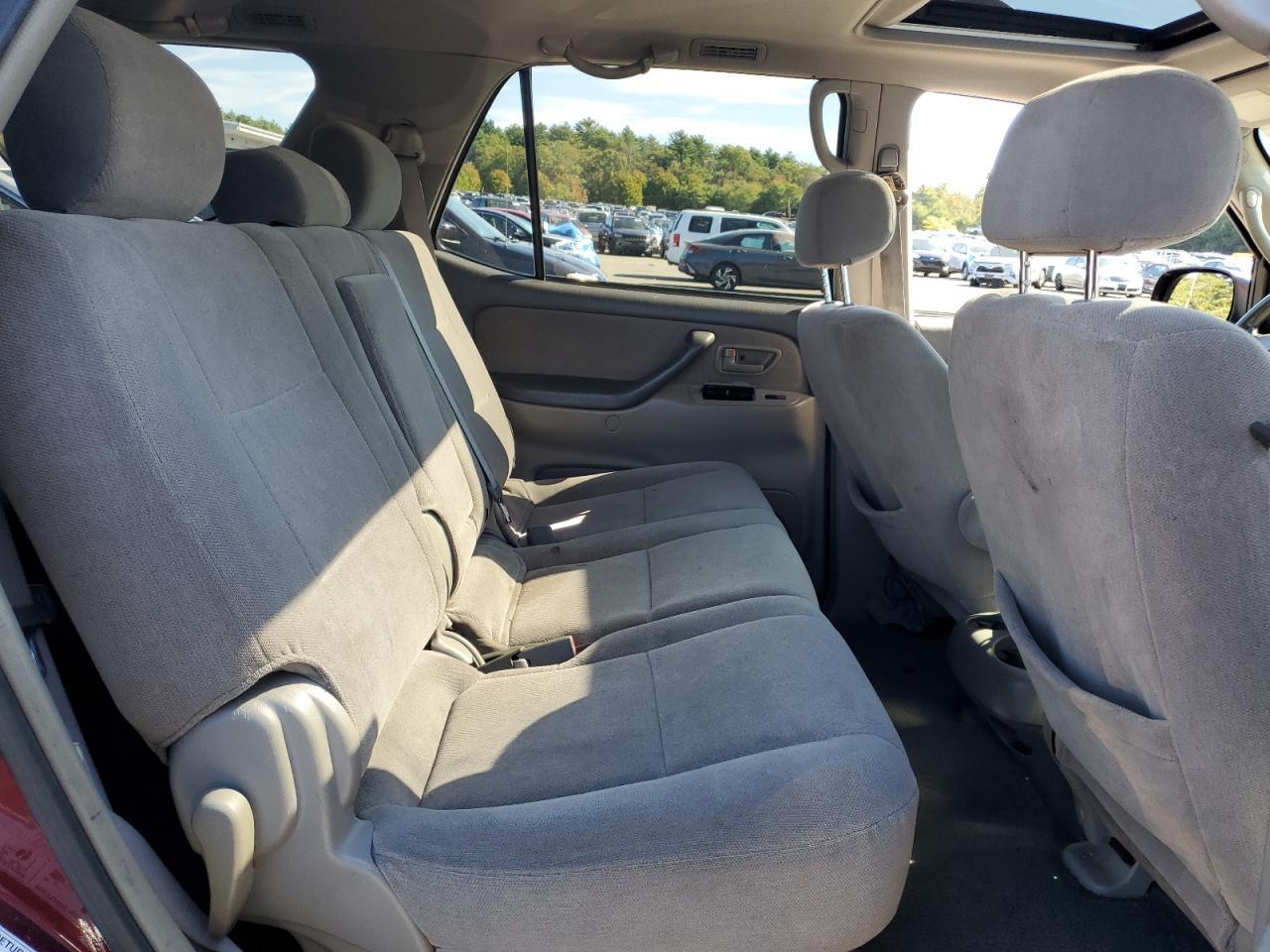 2004 TOYOTA Sequoia