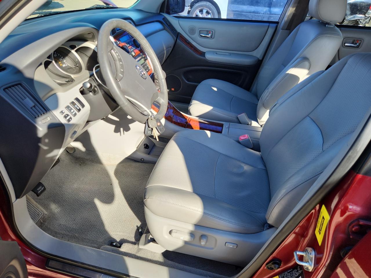 2004 TOYOTA HIGHLANDER