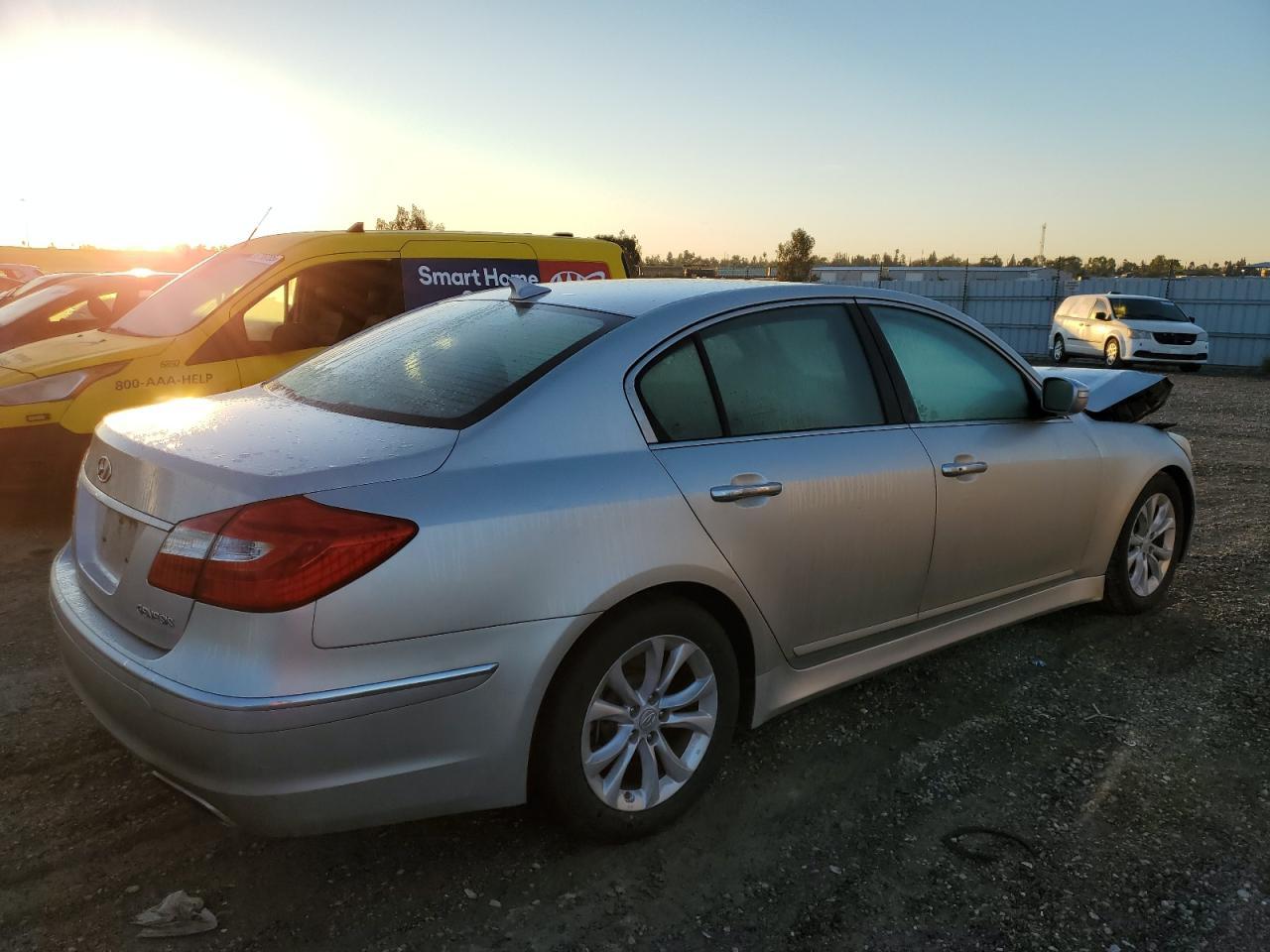 2013 HYUNDAI GENESIS