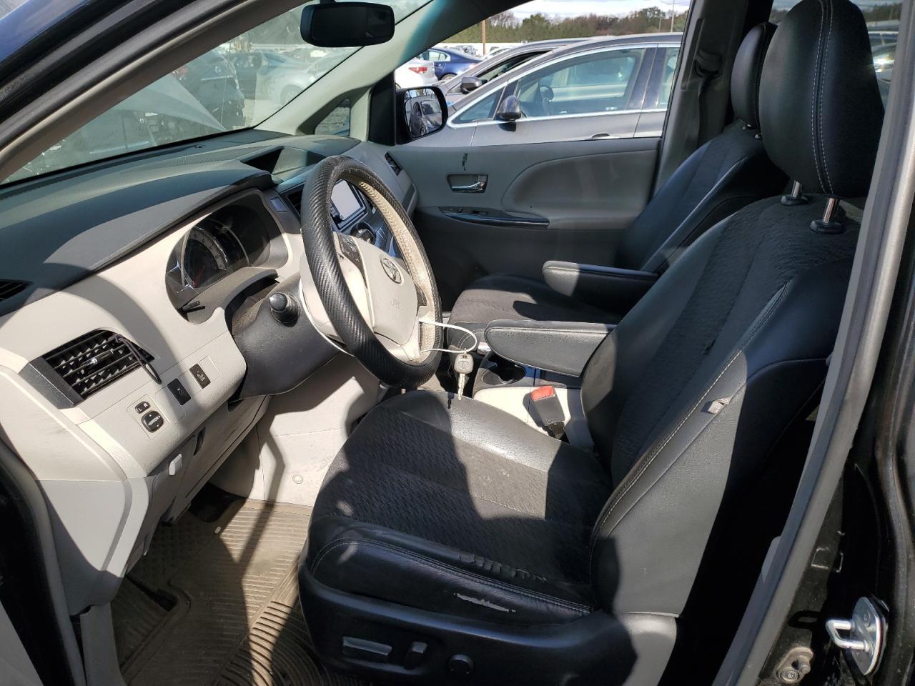 2013 TOYOTA SIENNA