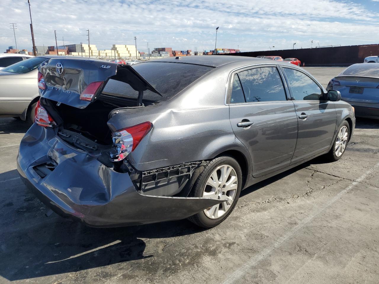 2010 TOYOTA Avalon