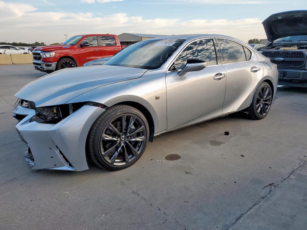 2025 LEXUS Is