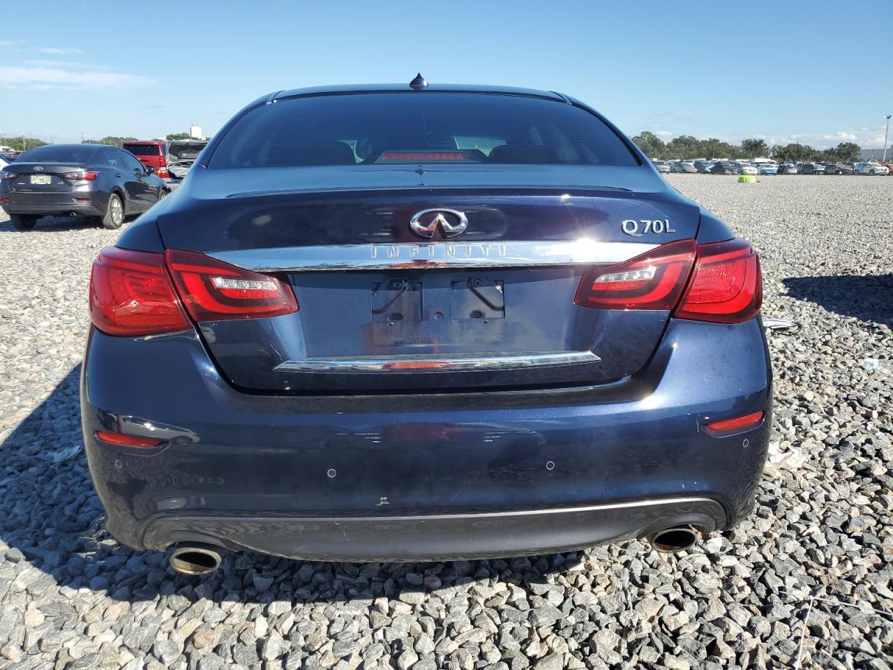 2016 INFINITI Q70