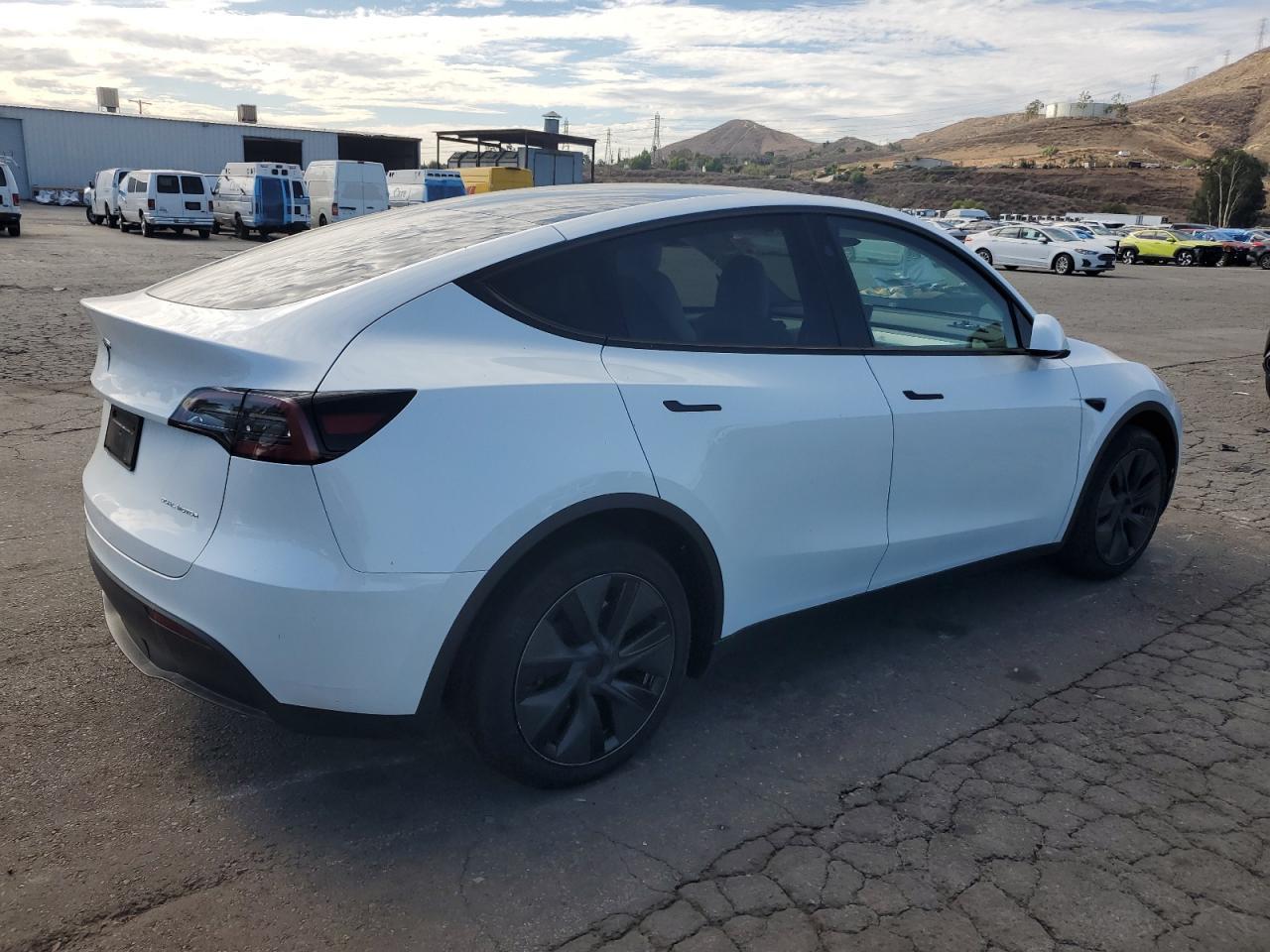 2024 TESLA MODEL Y