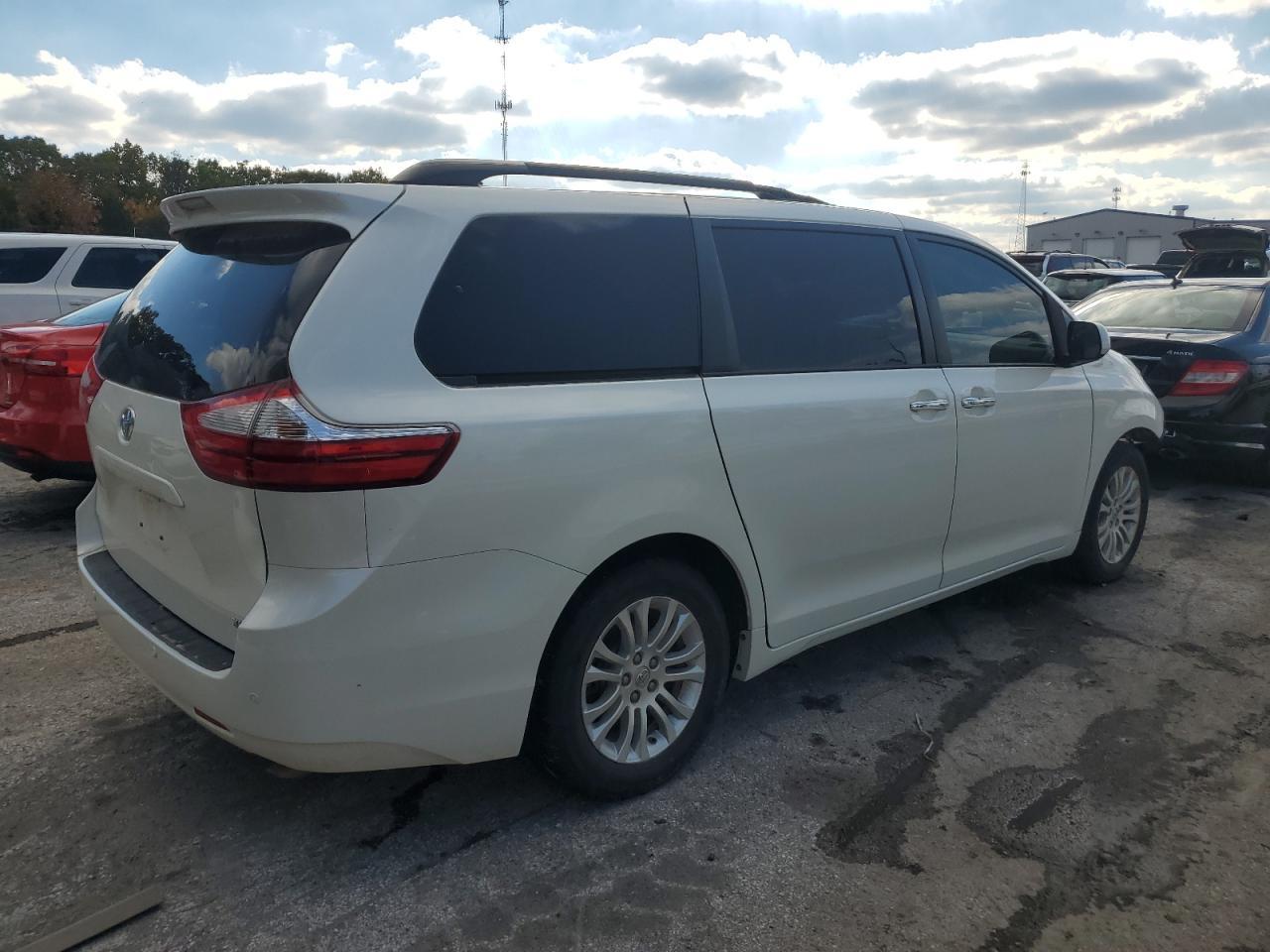 2015 TOYOTA SIENNA