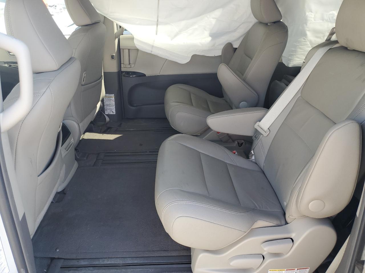 2016 TOYOTA SIENNA