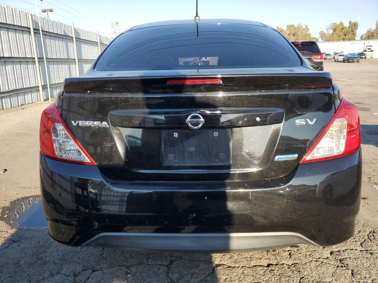 2015 NISSAN VERSA