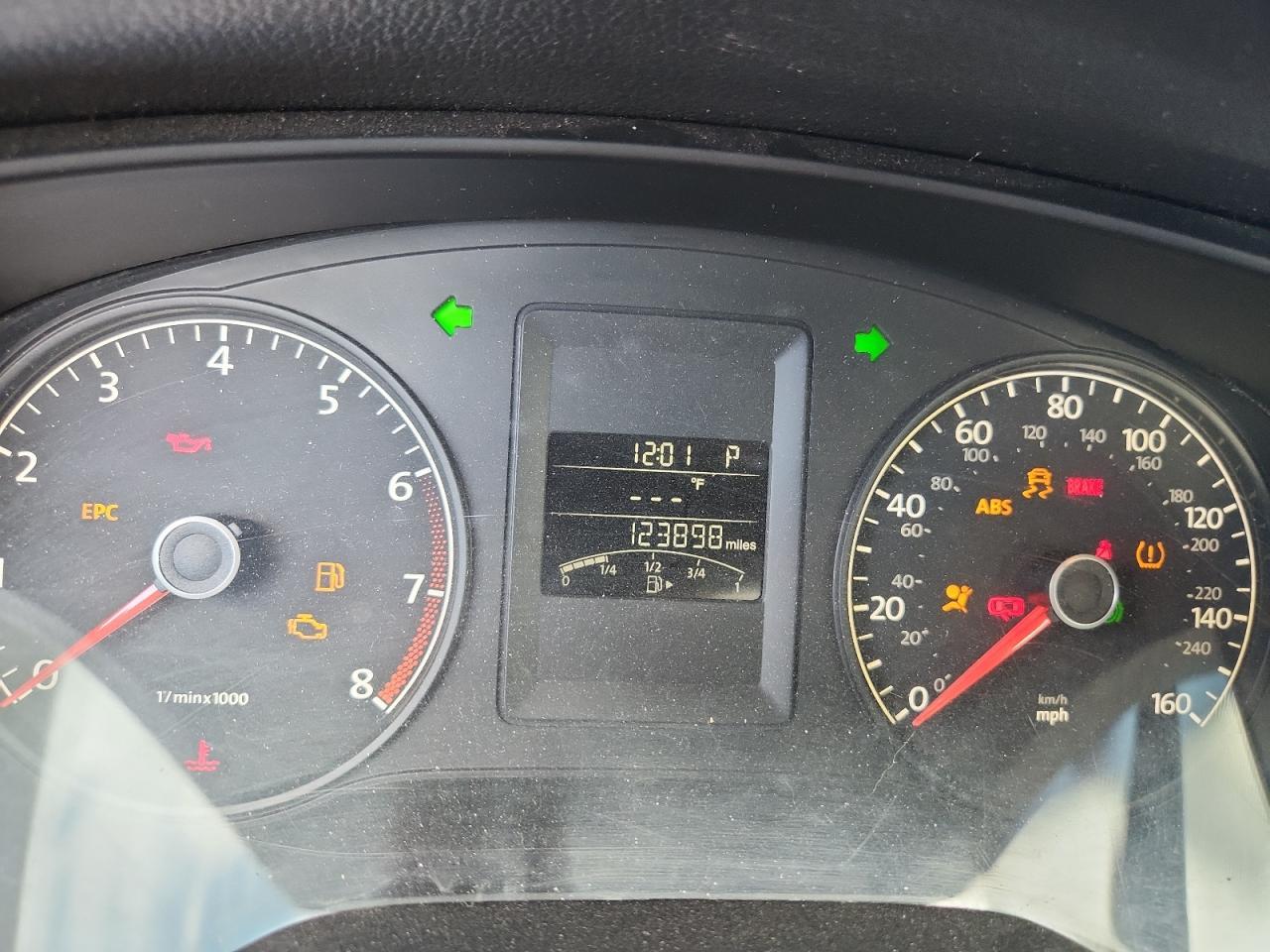 2011 VOLKSWAGEN JETTA