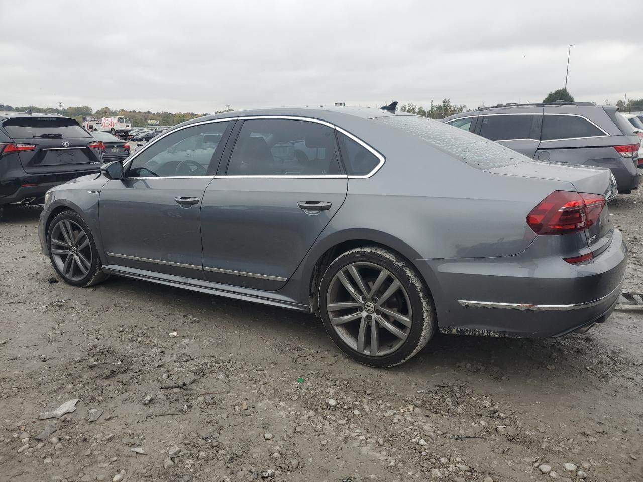 2017 VOLKSWAGEN Passat