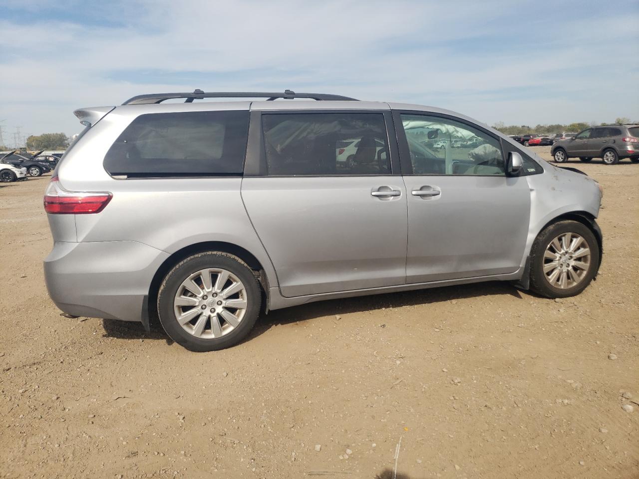 2015 TOYOTA SIENNA