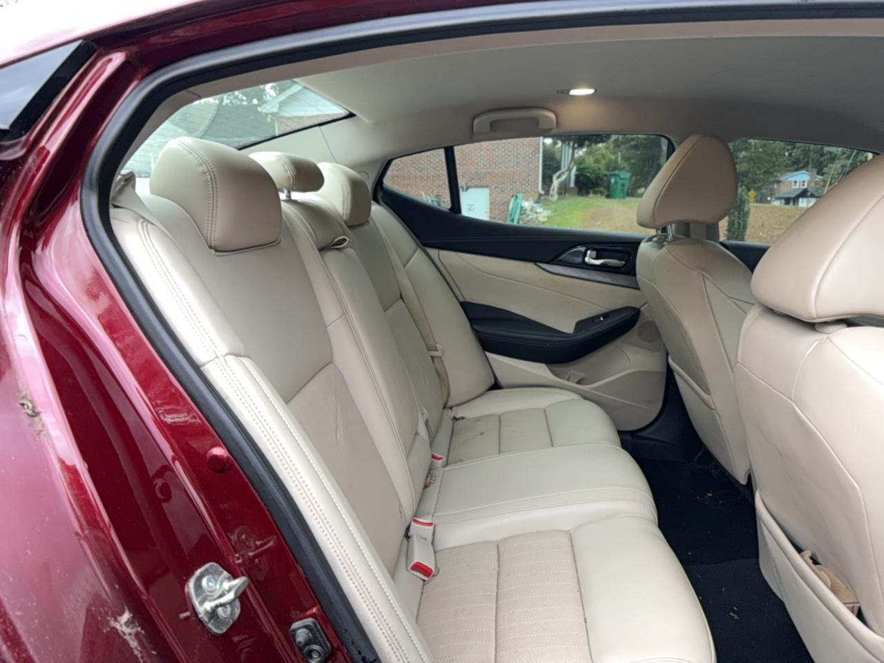 2017 NISSAN Maxima