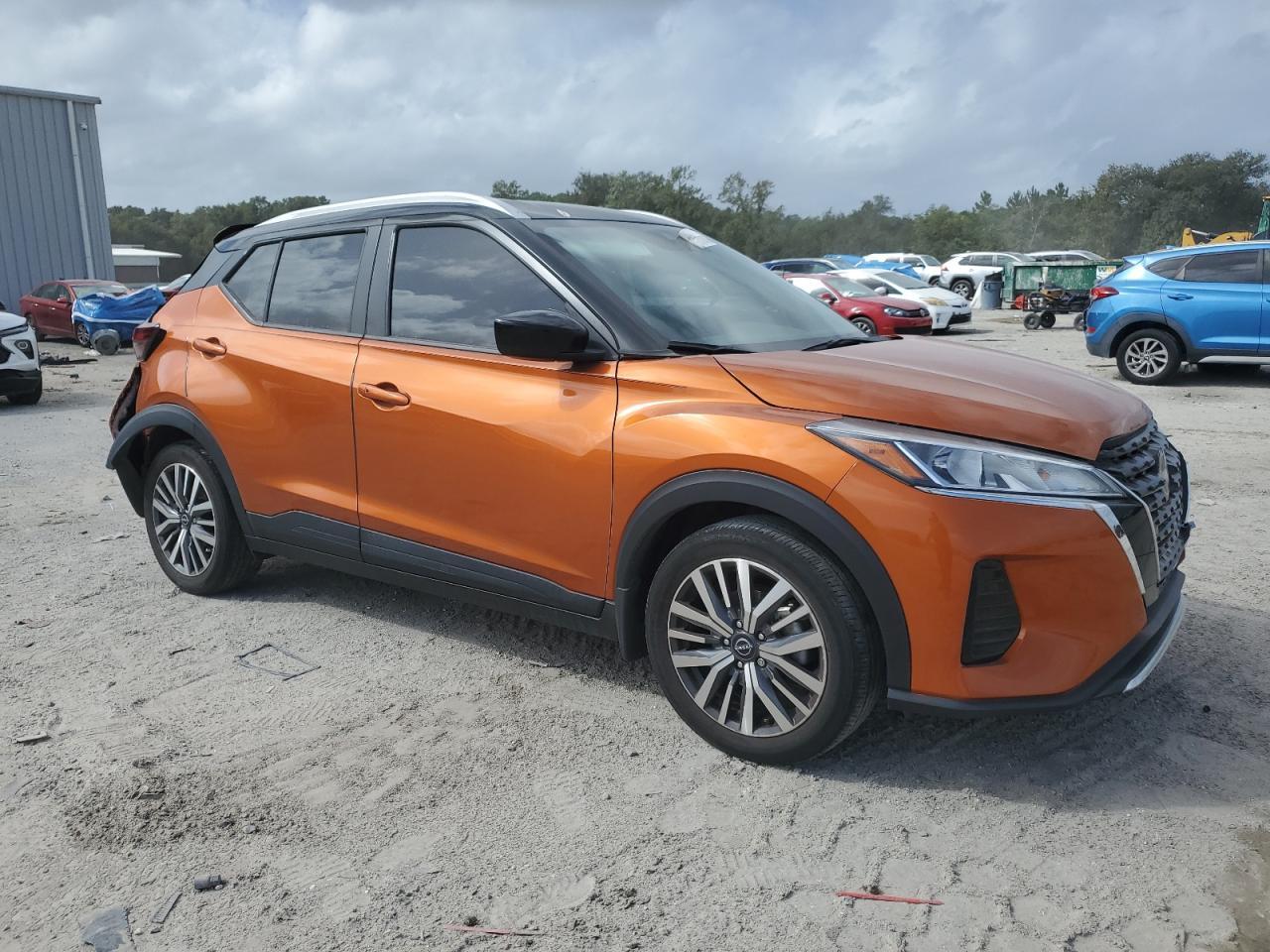2023 NISSAN KICKS