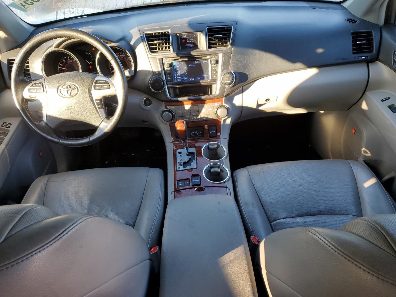 2013 TOYOTA HIGHLANDER
