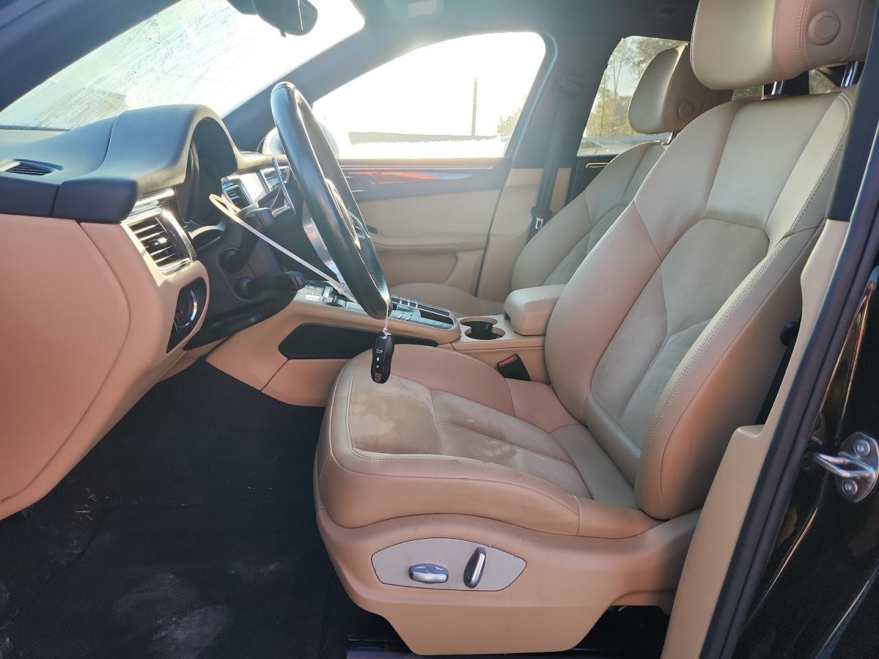 2017 PORSCHE Macan