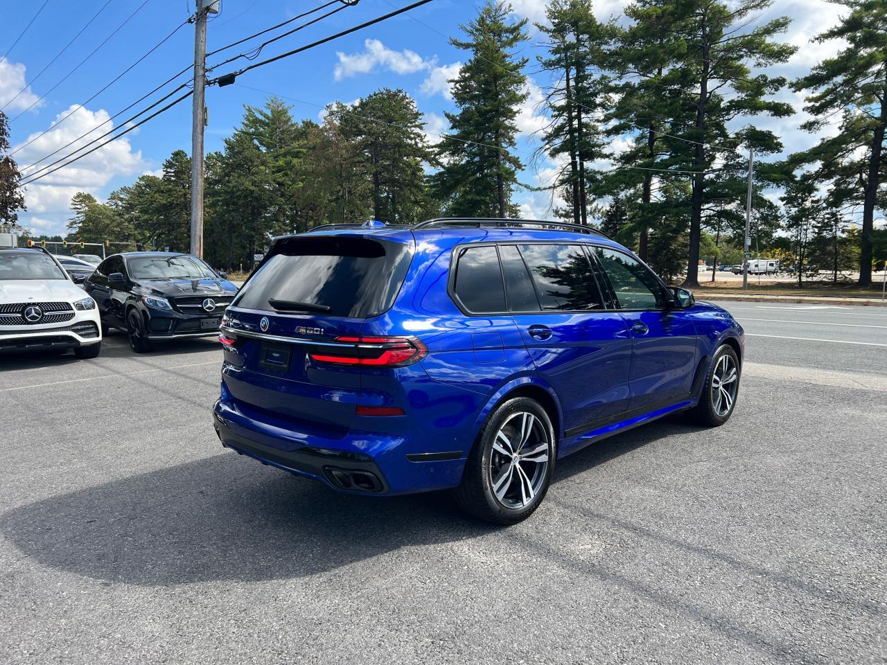2023 BMW X7