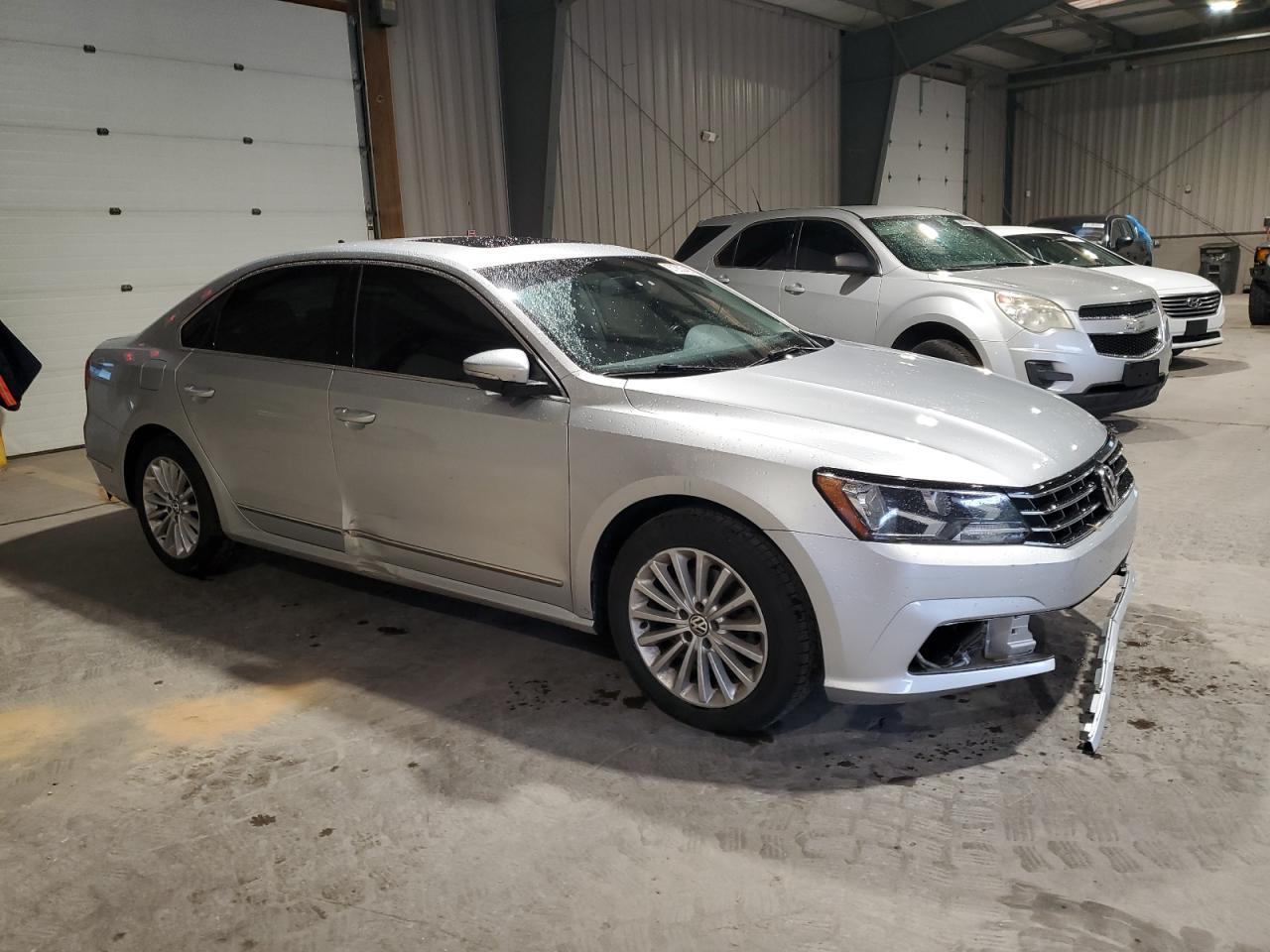 2017 VOLKSWAGEN Passat