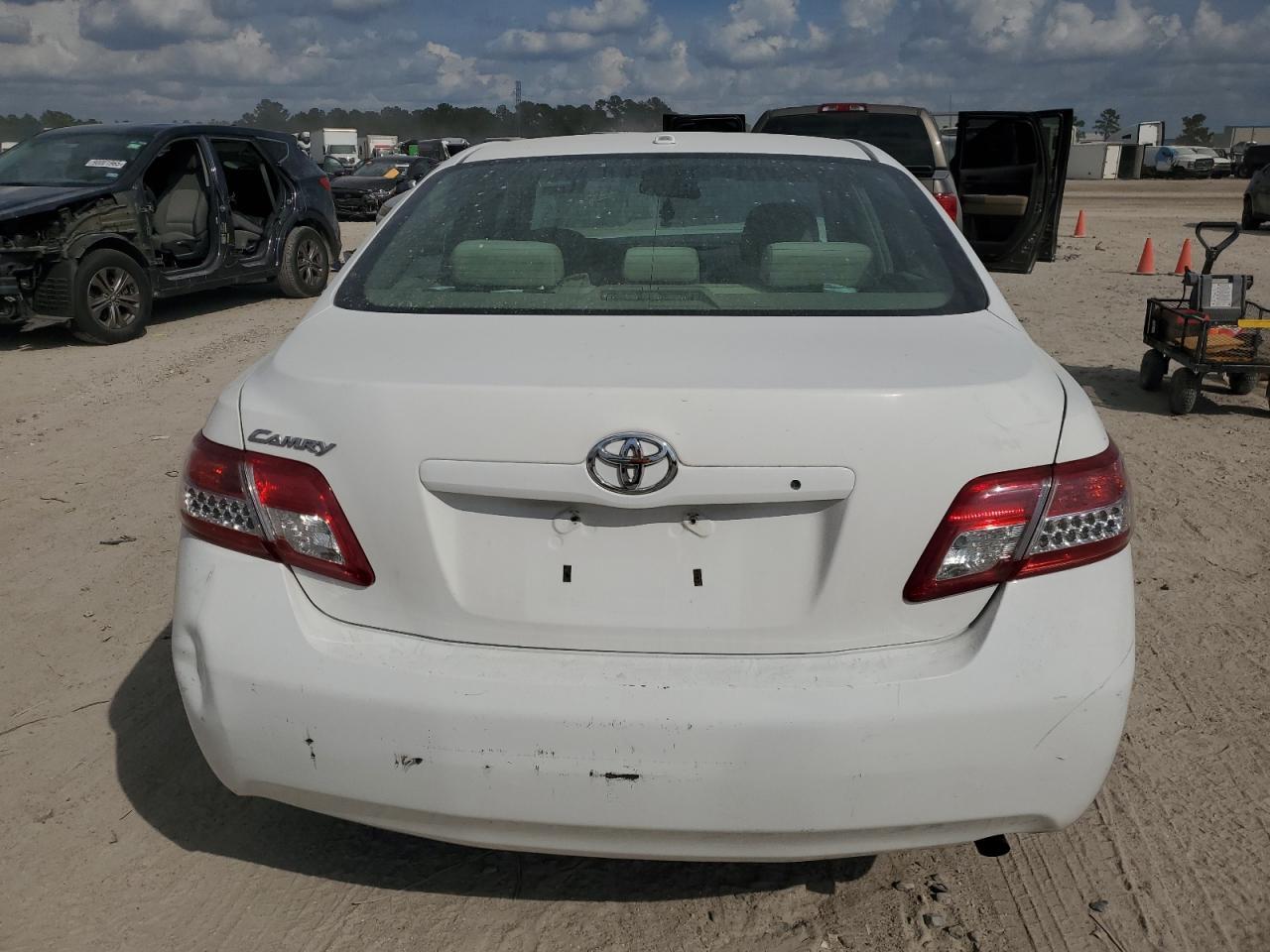 2011 TOYOTA CAMRY