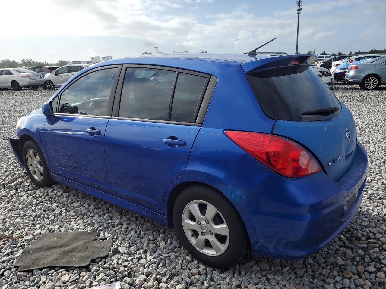 2011 NISSAN VERSA