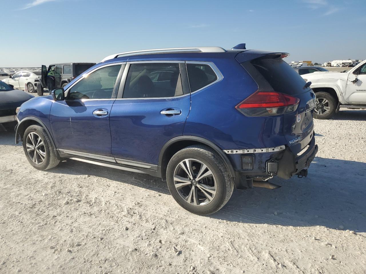 2017 NISSAN ROGUE