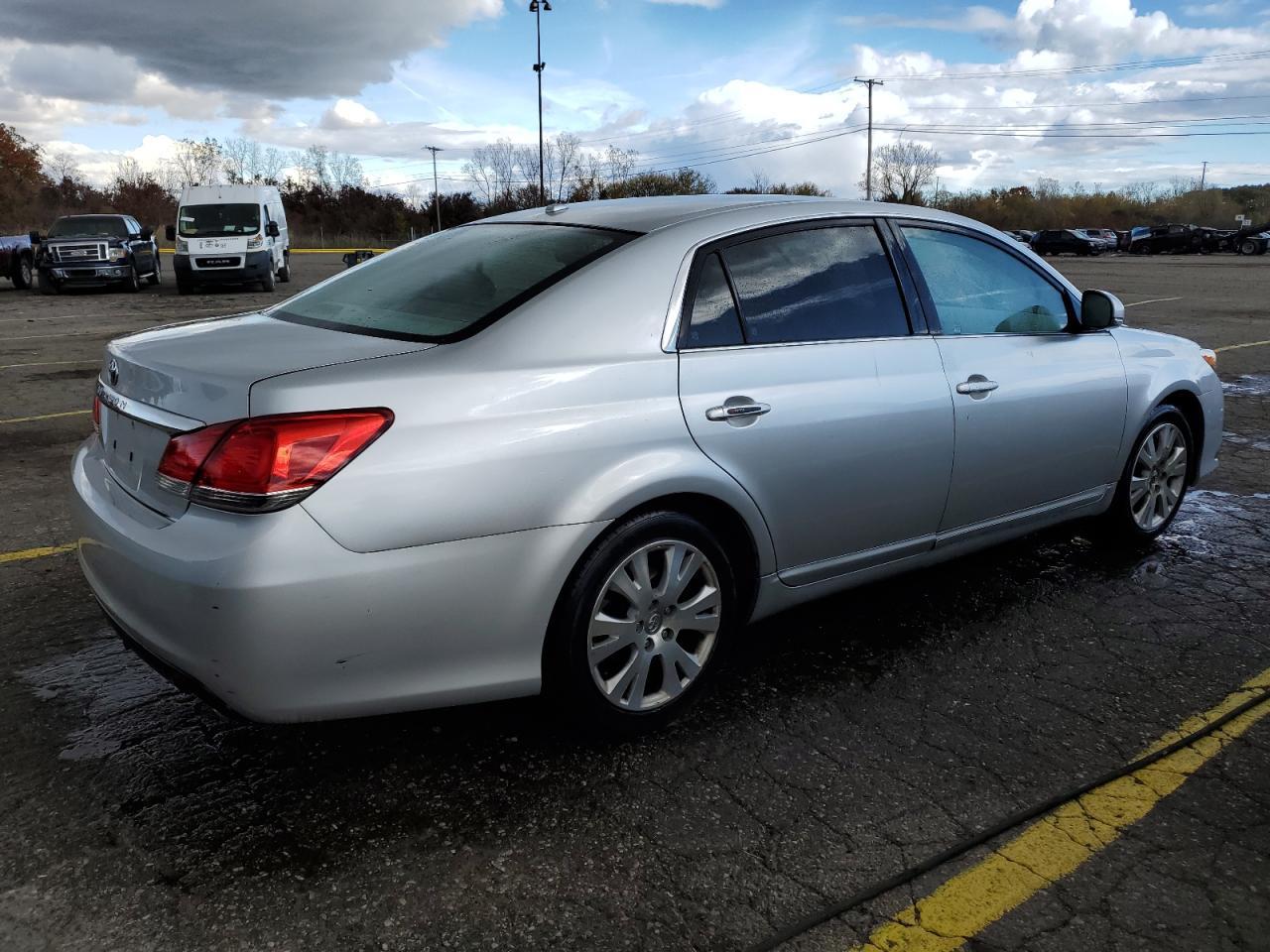 2011 TOYOTA Avalon