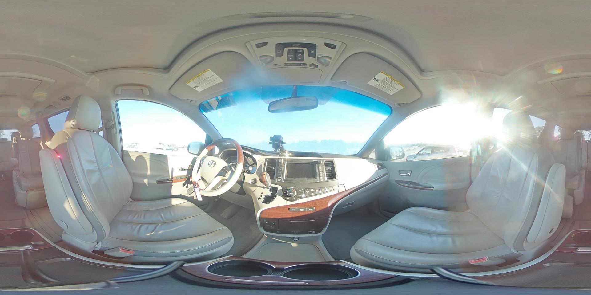 2011 TOYOTA SIENNA