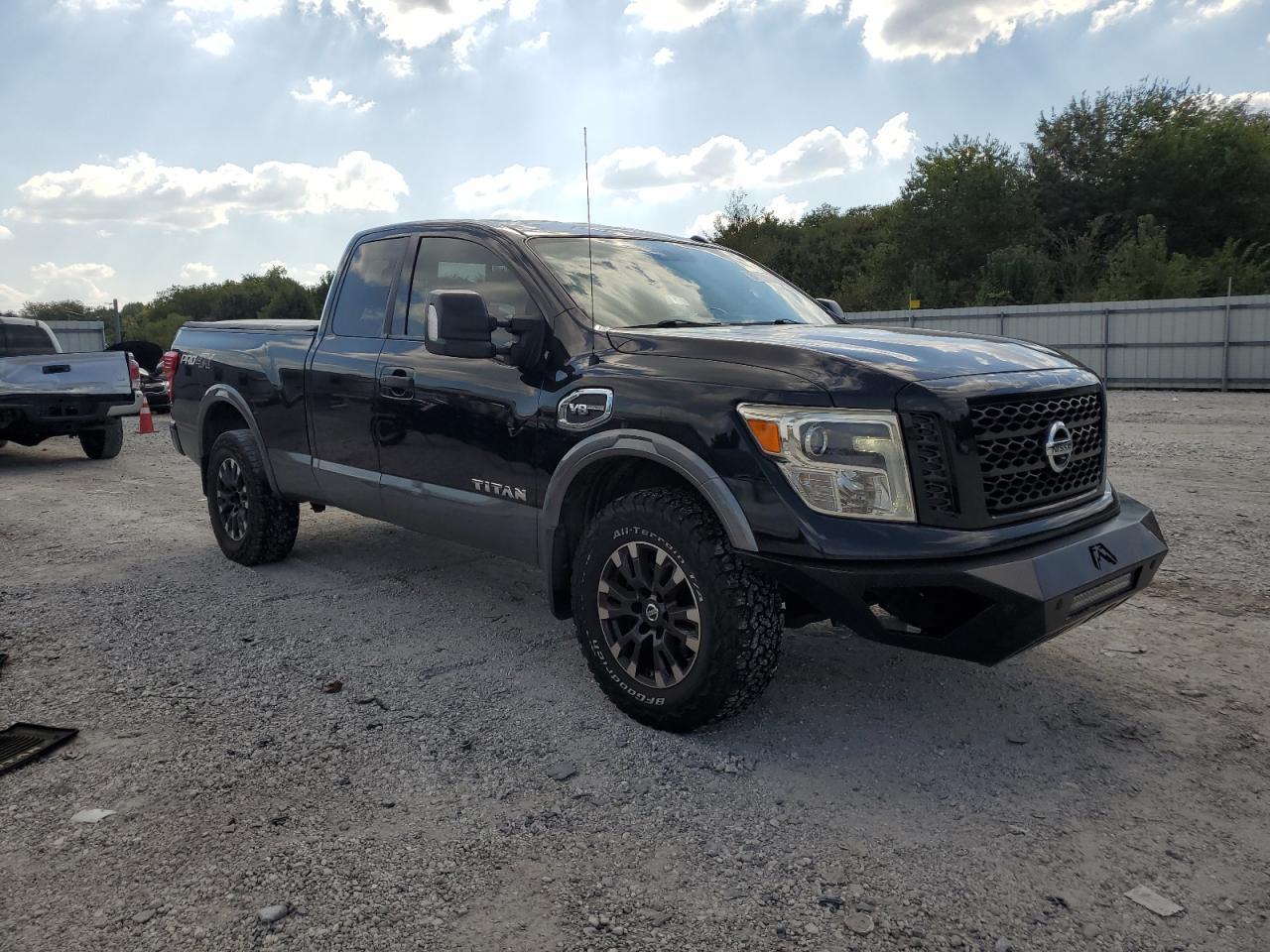 2017 NISSAN Titan