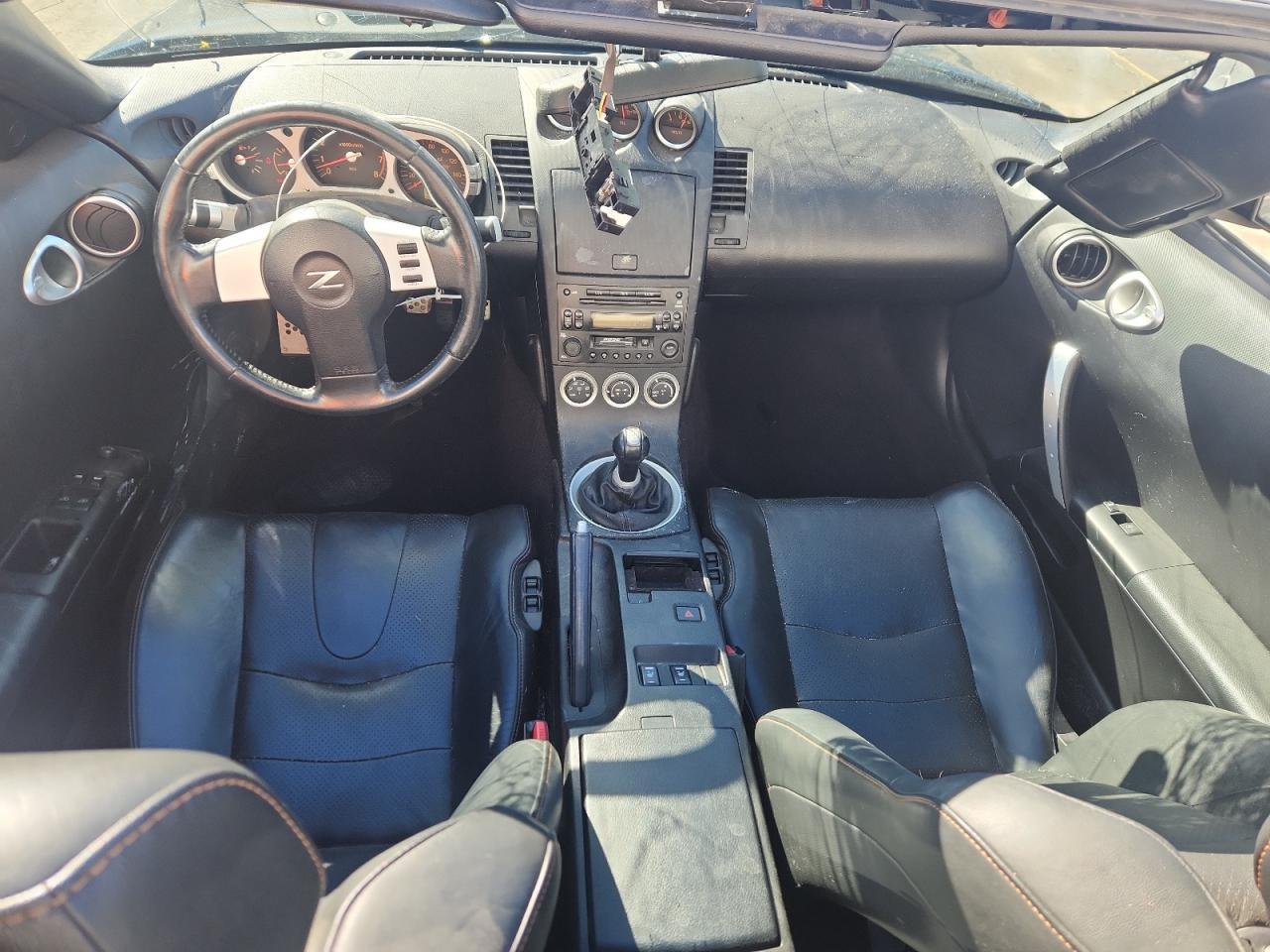 2005 NISSAN Z
