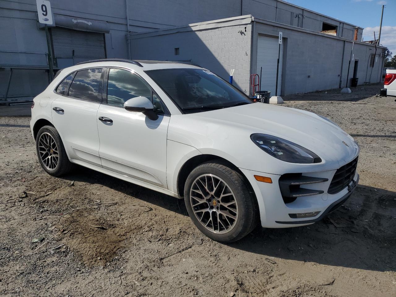 2018 PORSCHE Macan