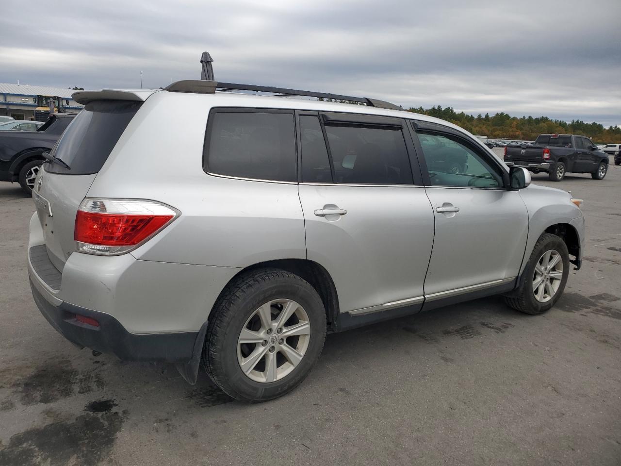 2011 TOYOTA HIGHLANDER