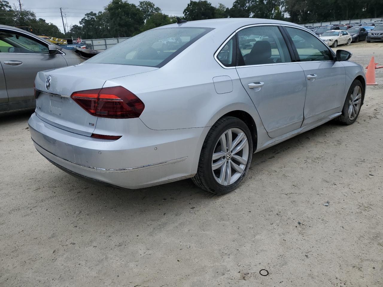2018 VOLKSWAGEN Passat