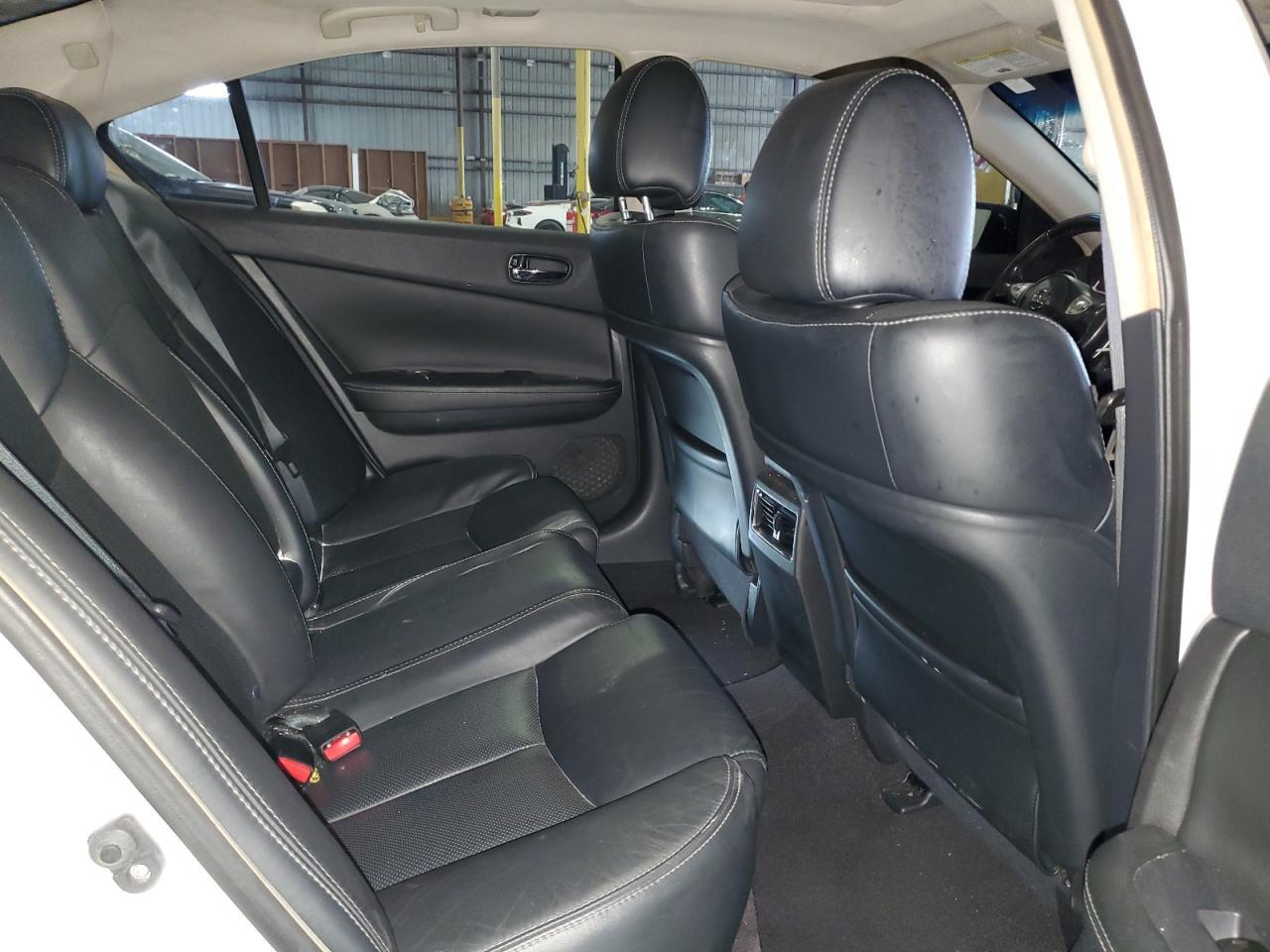 2014 NISSAN Maxima