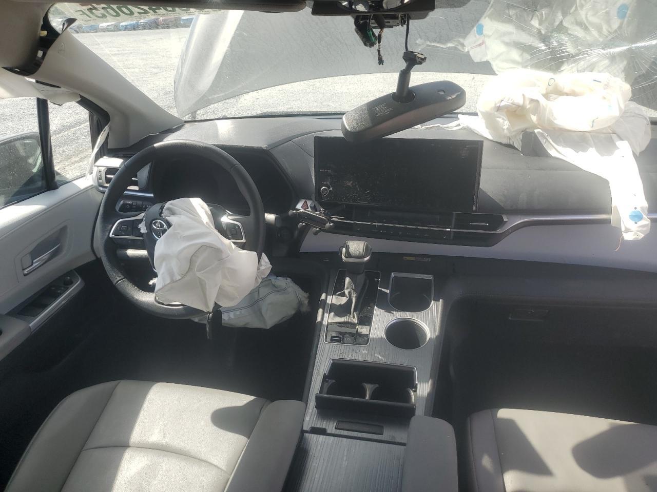 2025 TOYOTA SIENNA