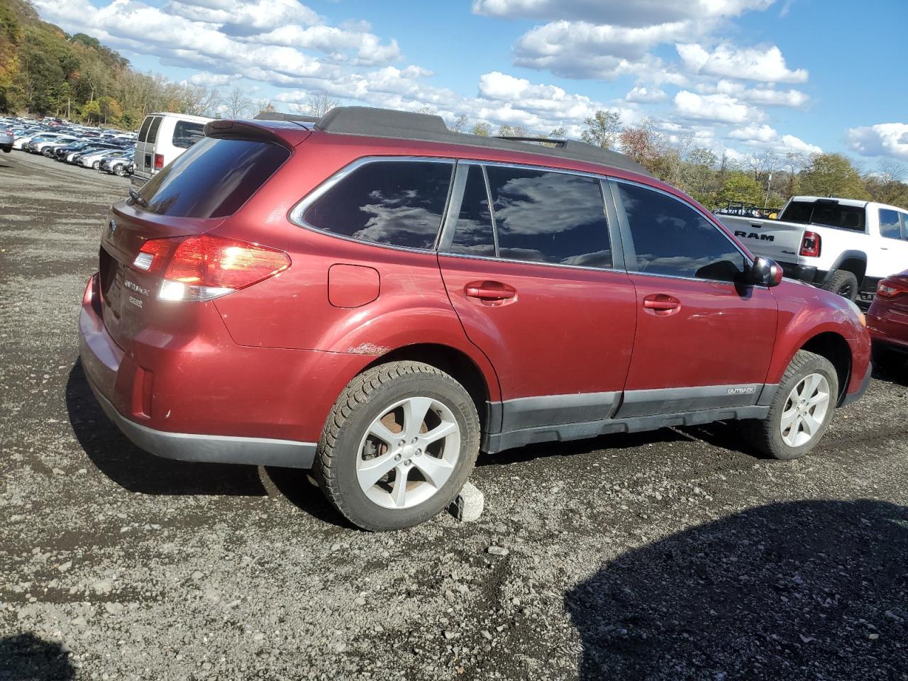 2013 SUBARU Outback