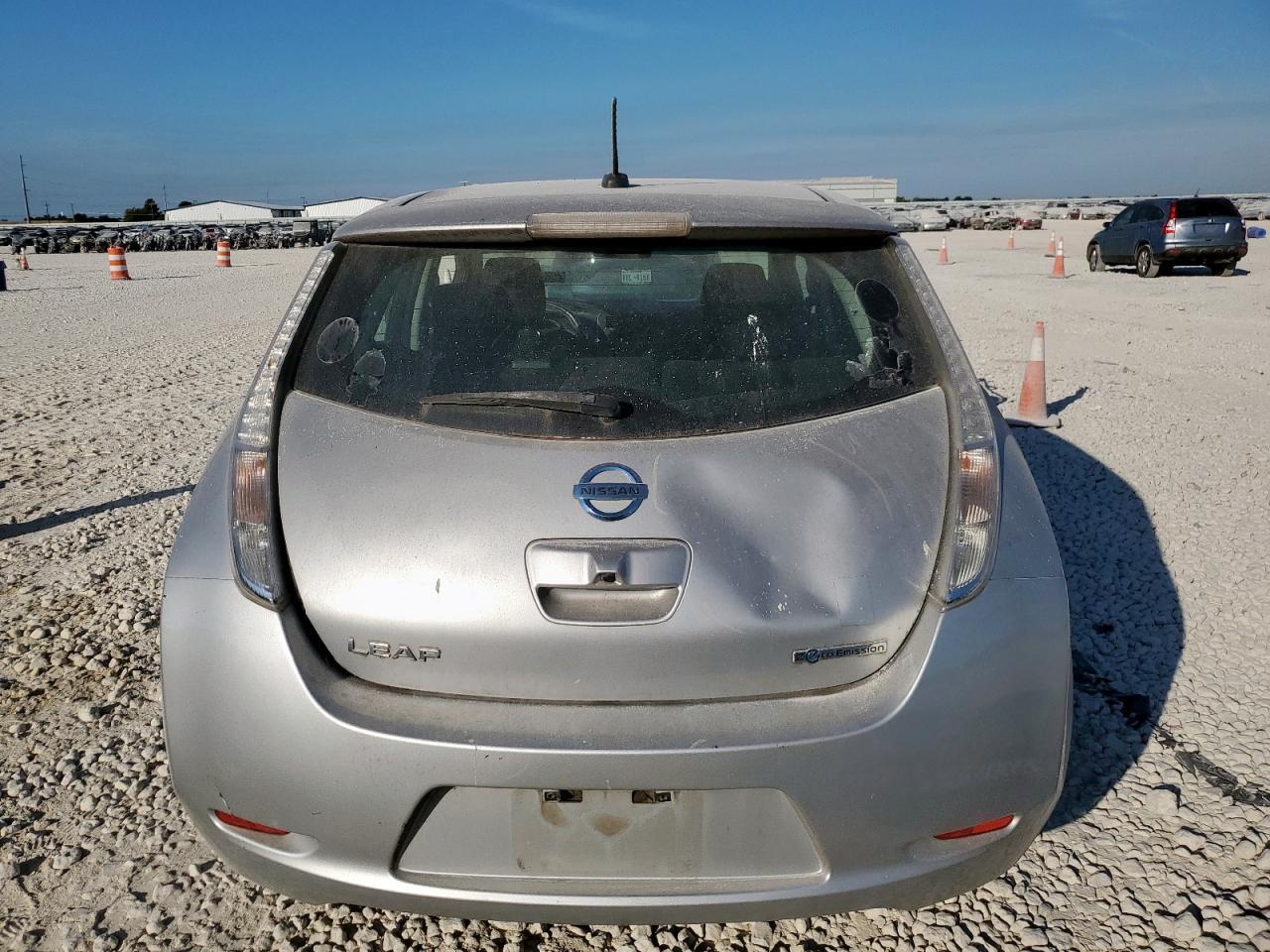 2015 NISSAN LEAF