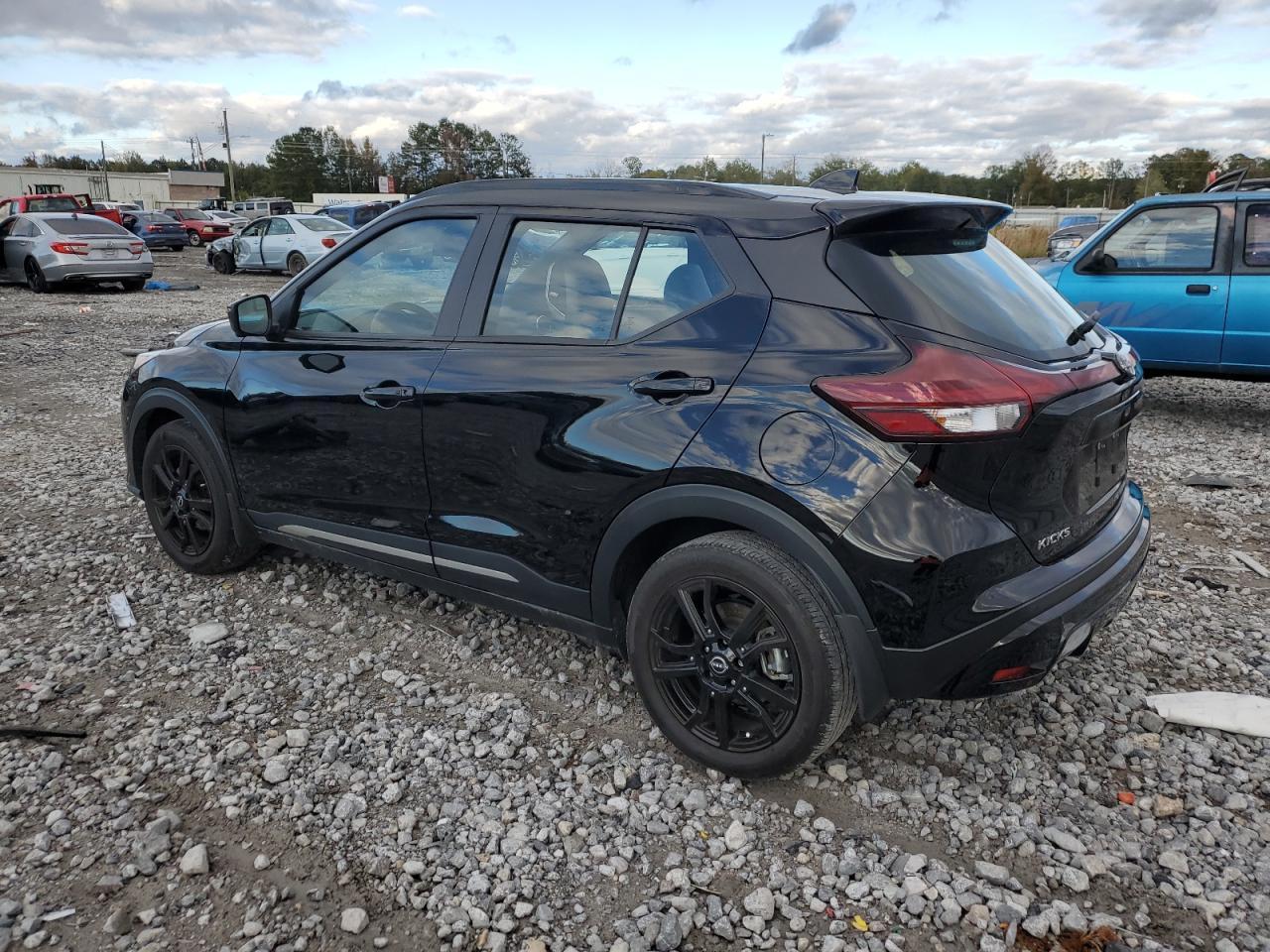 2024 NISSAN KICKS