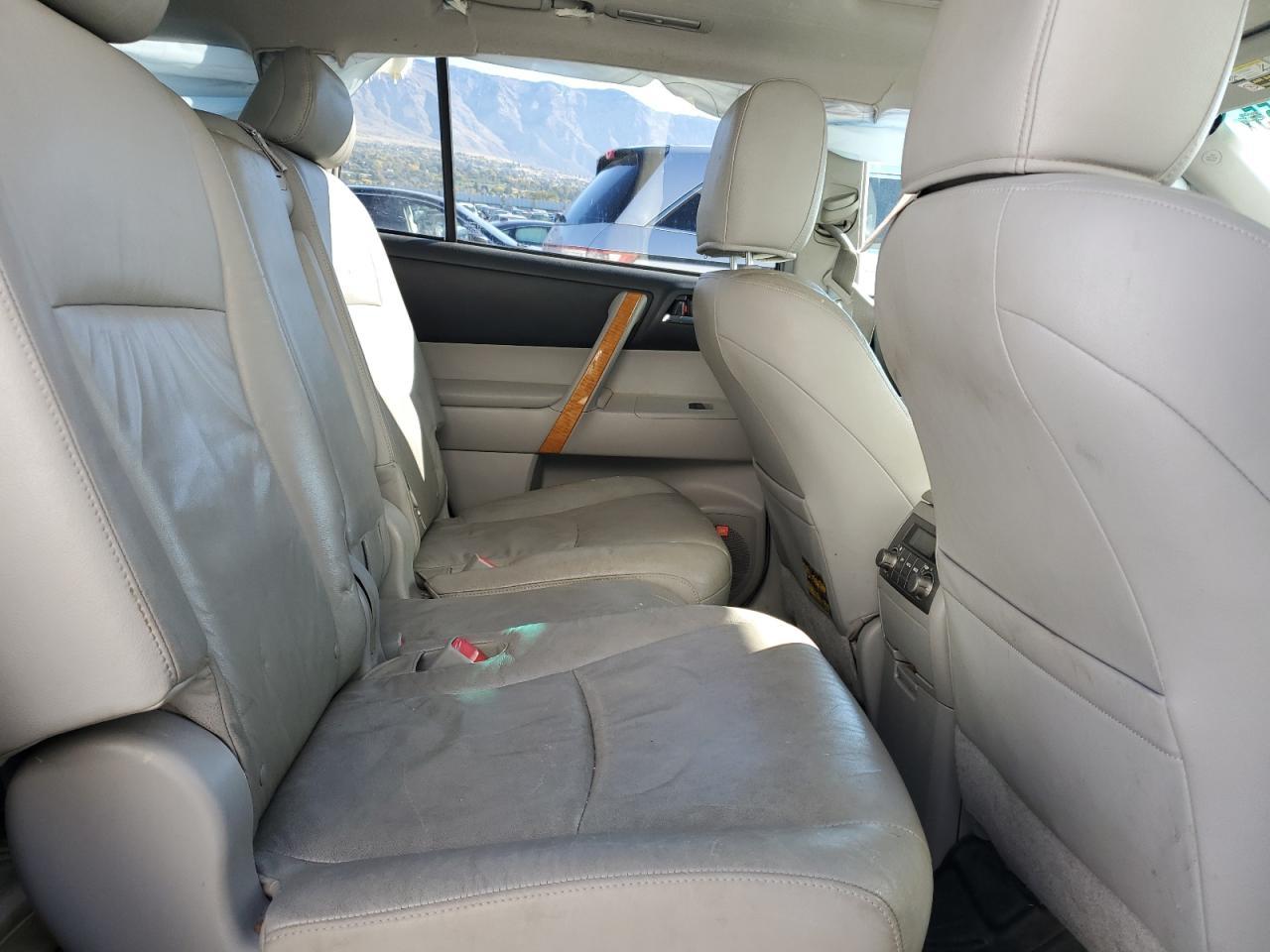2010 TOYOTA HIGHLANDER