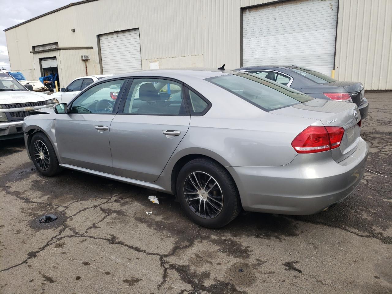 2012 VOLKSWAGEN Passat