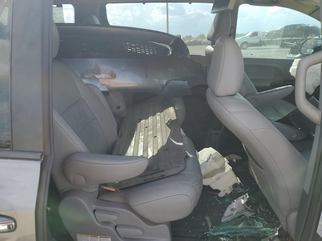 2015 TOYOTA SIENNA