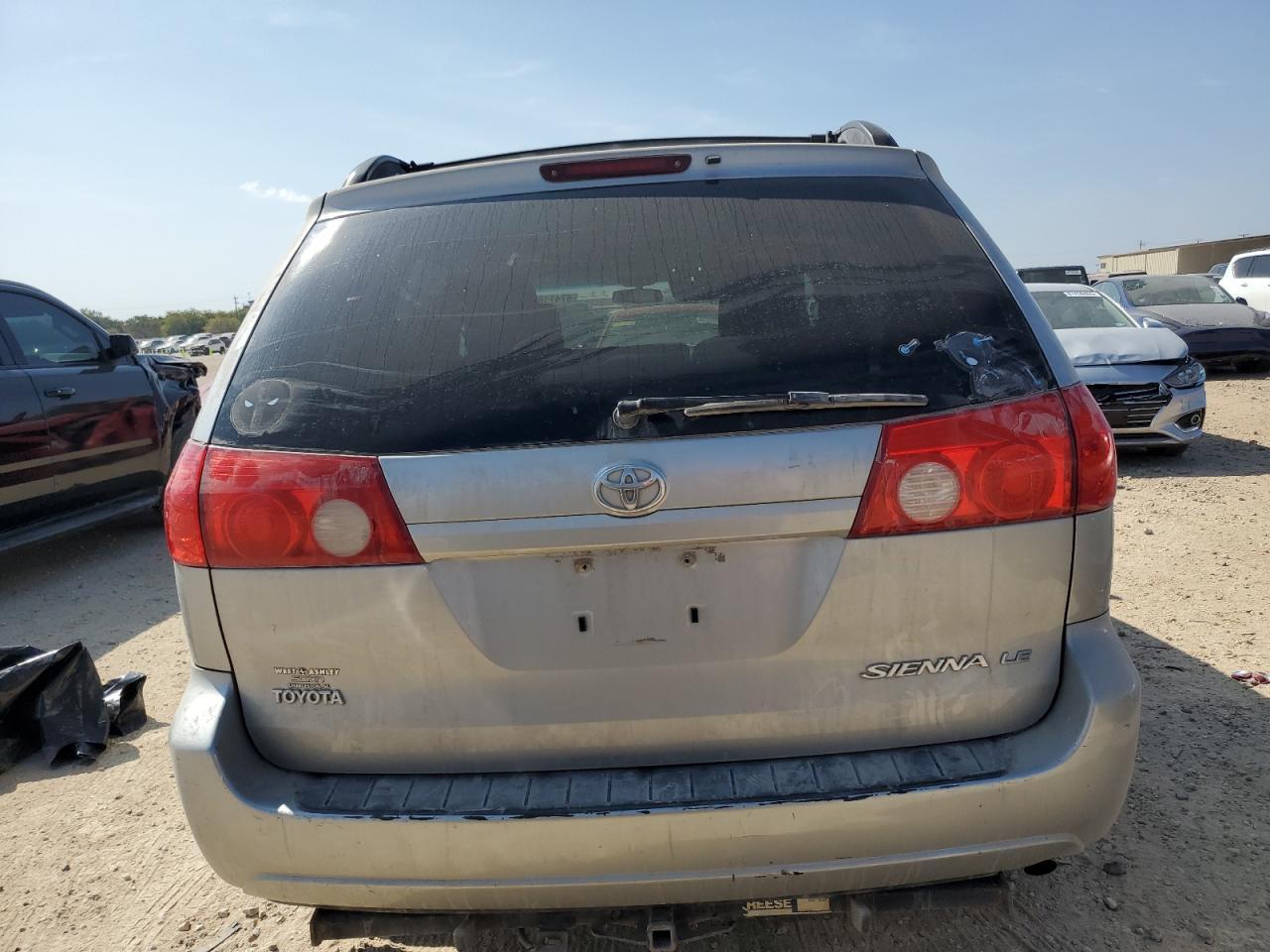 2010 TOYOTA SIENNA