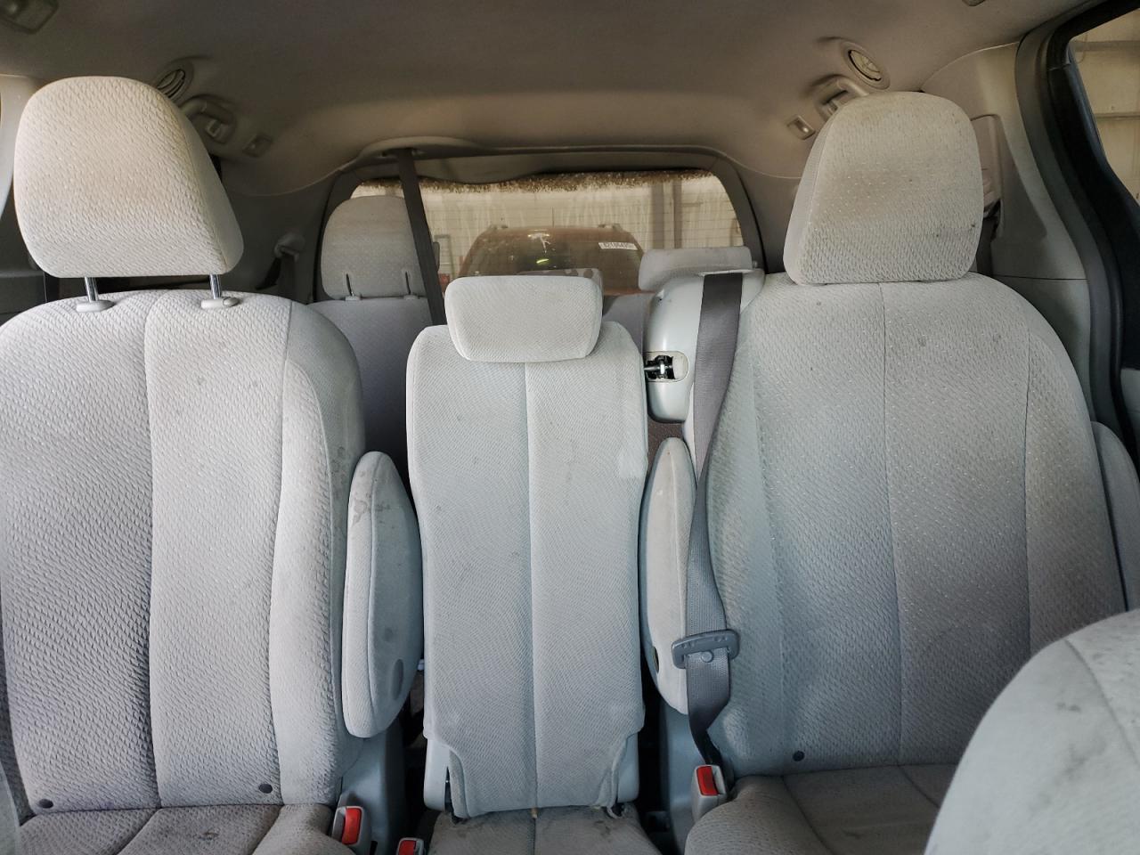 2011 TOYOTA SIENNA