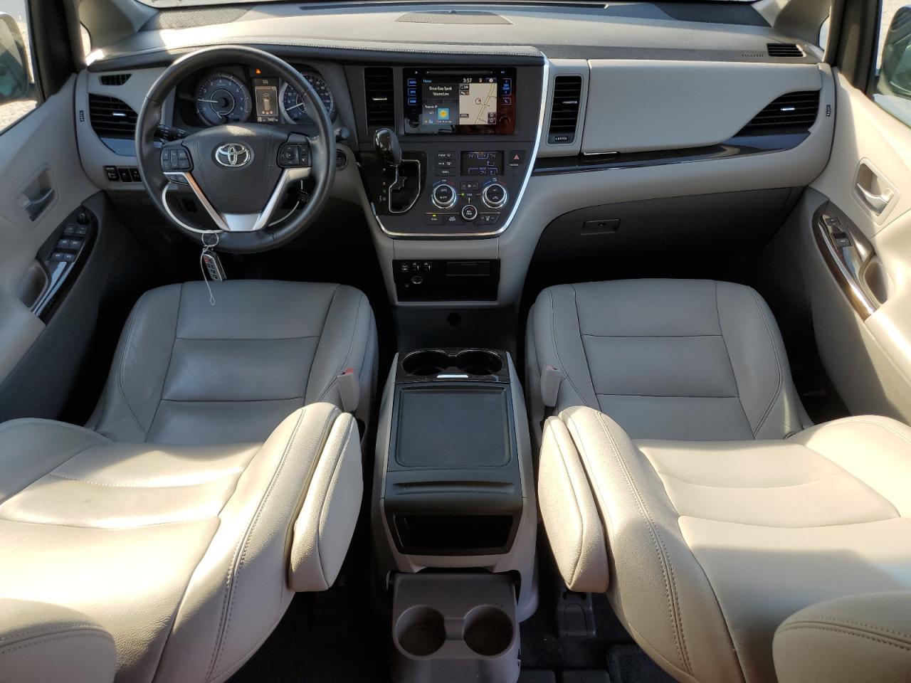 2015 TOYOTA SIENNA