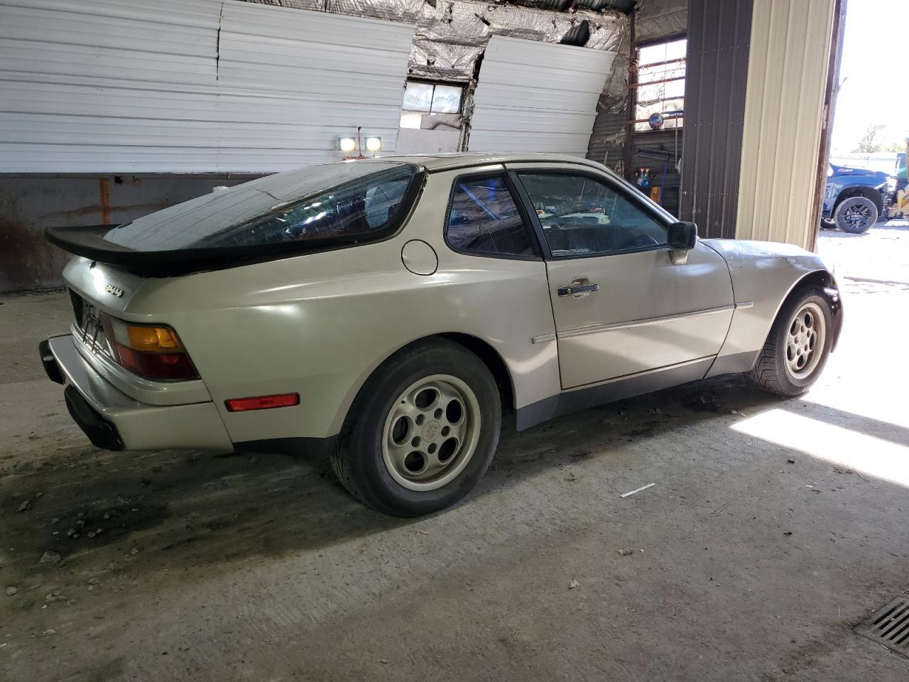 1985 PORSCHE 944