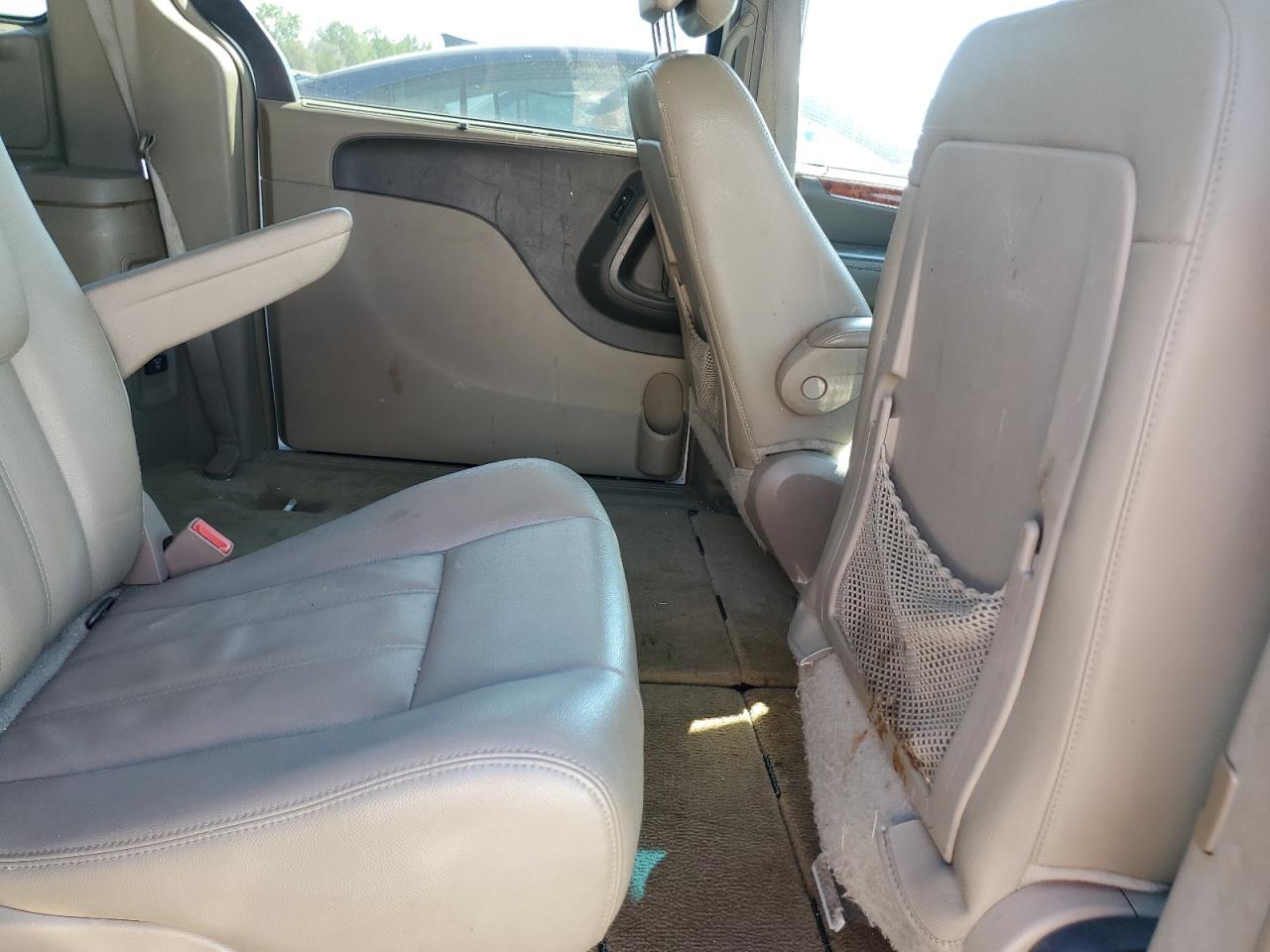 2016 CHRYSLER Town & Country