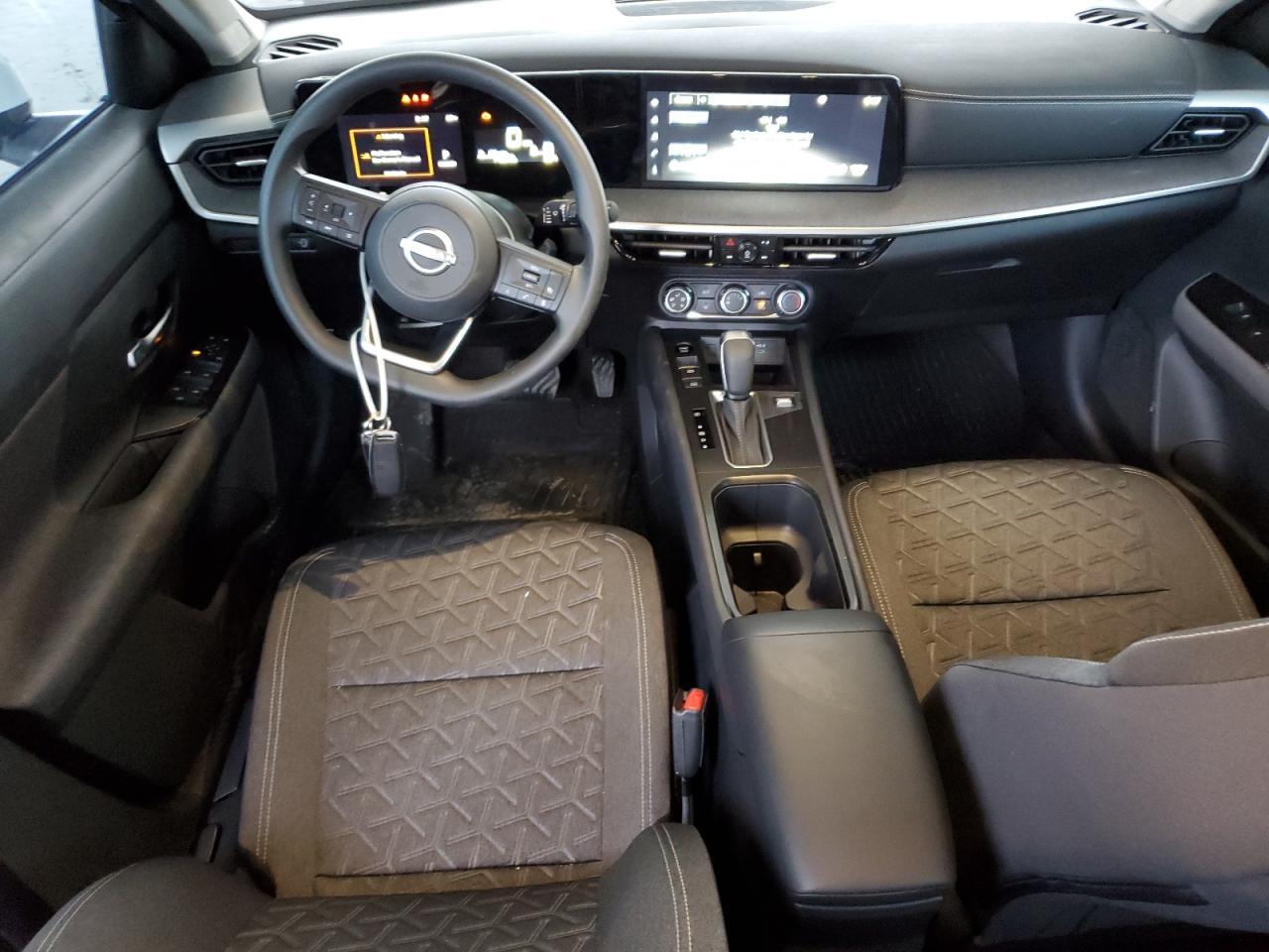 2025 NISSAN KICKS