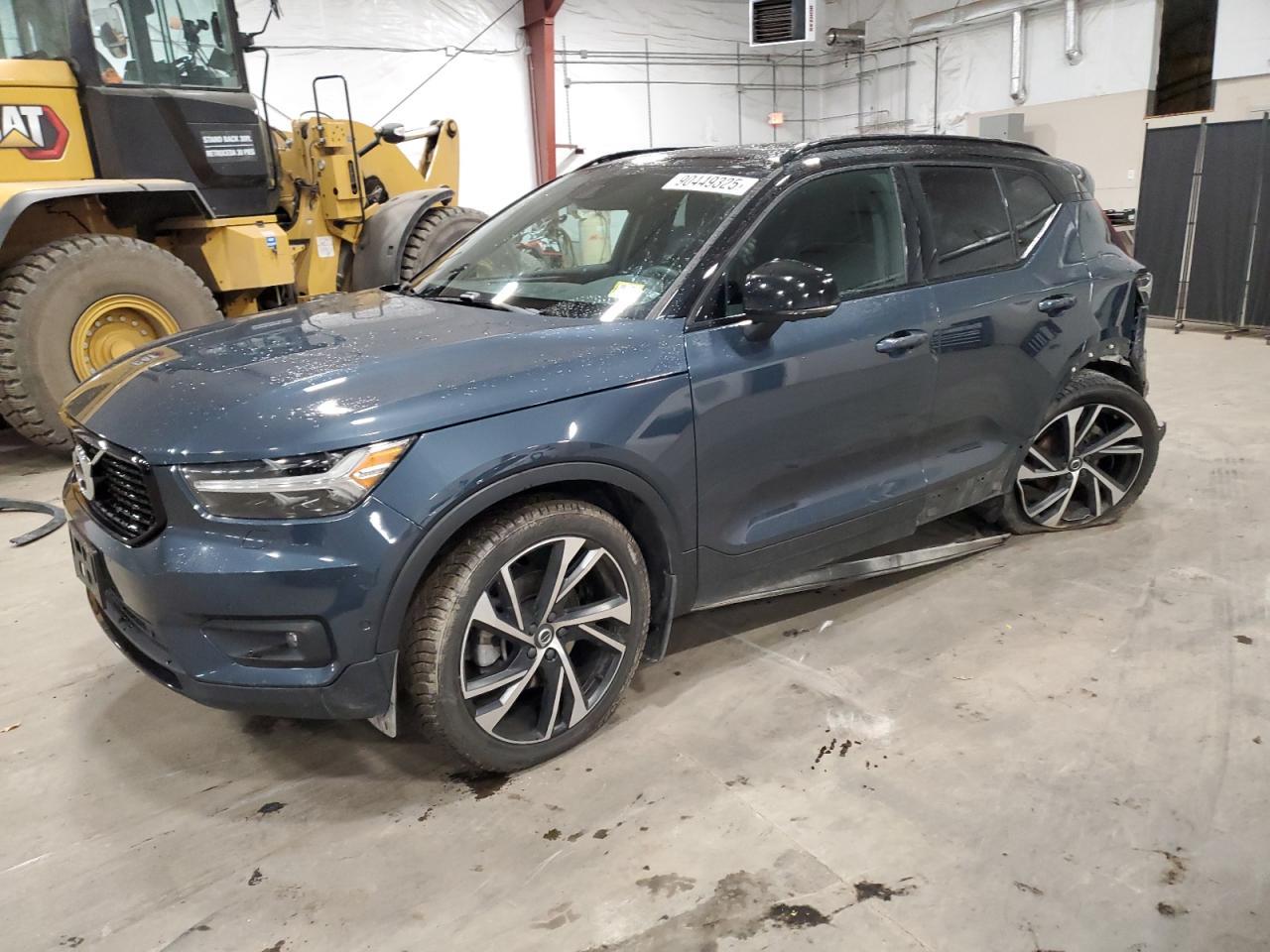 2022 VOLVO XC40
