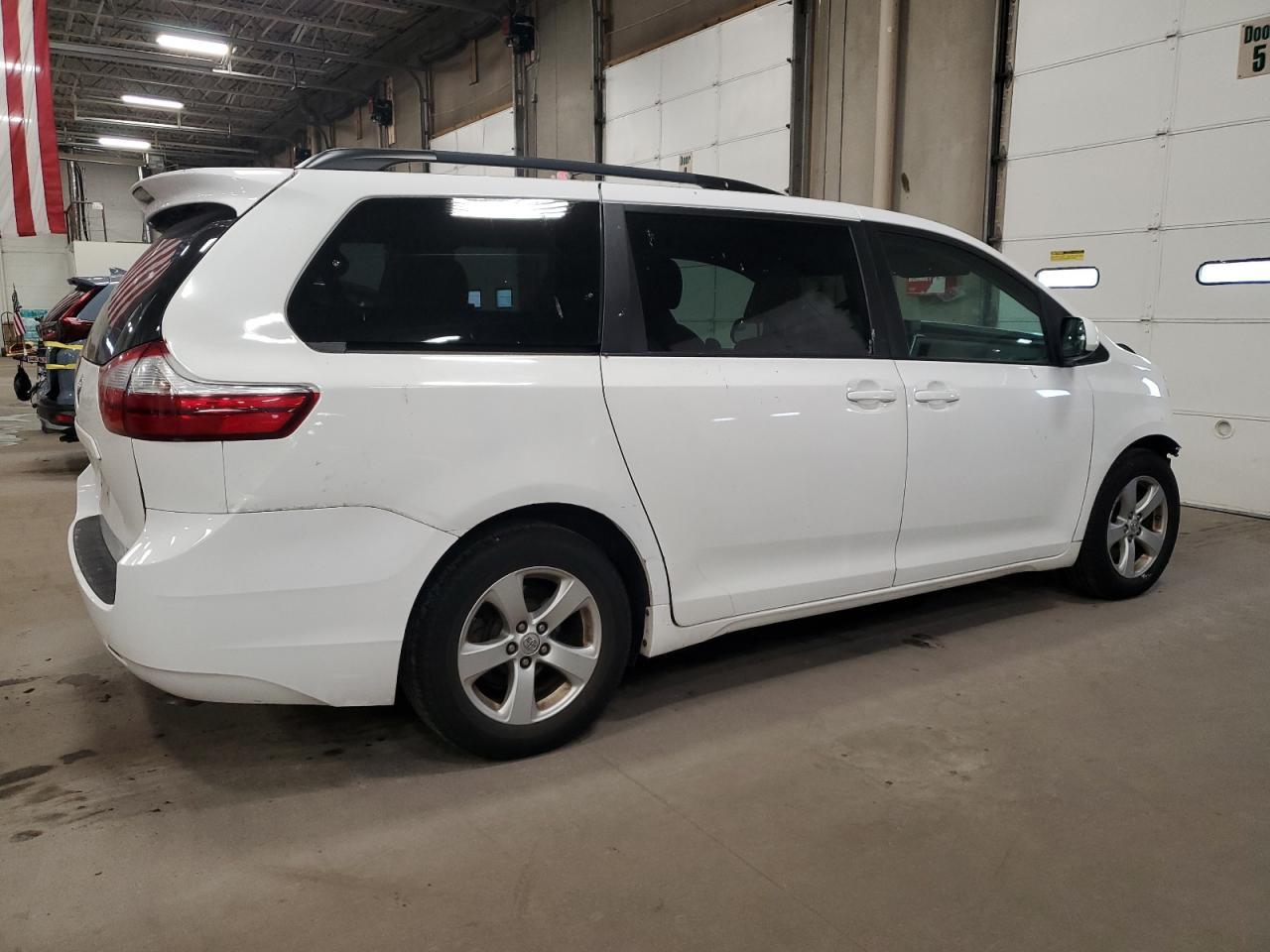 2017 TOYOTA SIENNA
