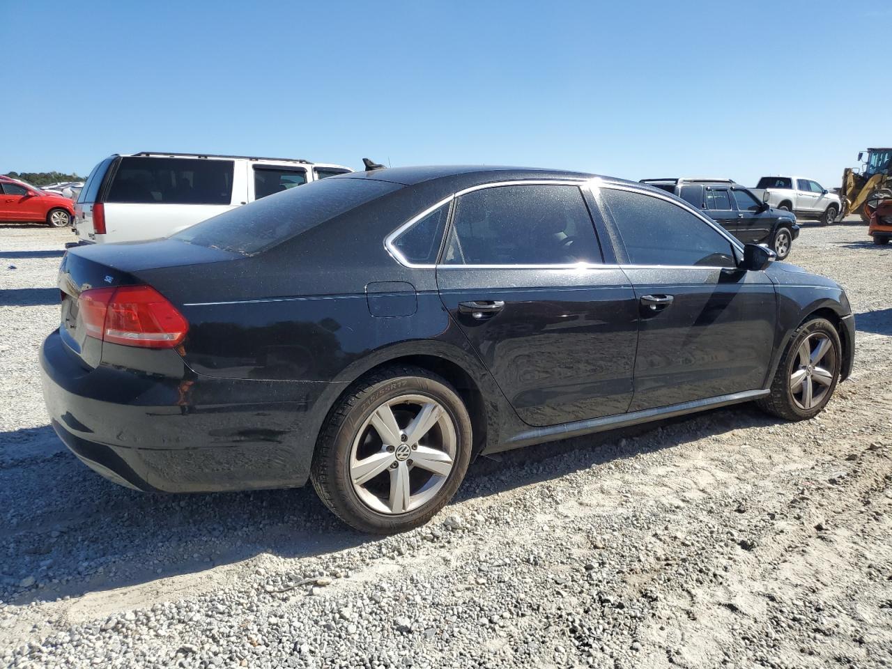 2012 VOLKSWAGEN Passat