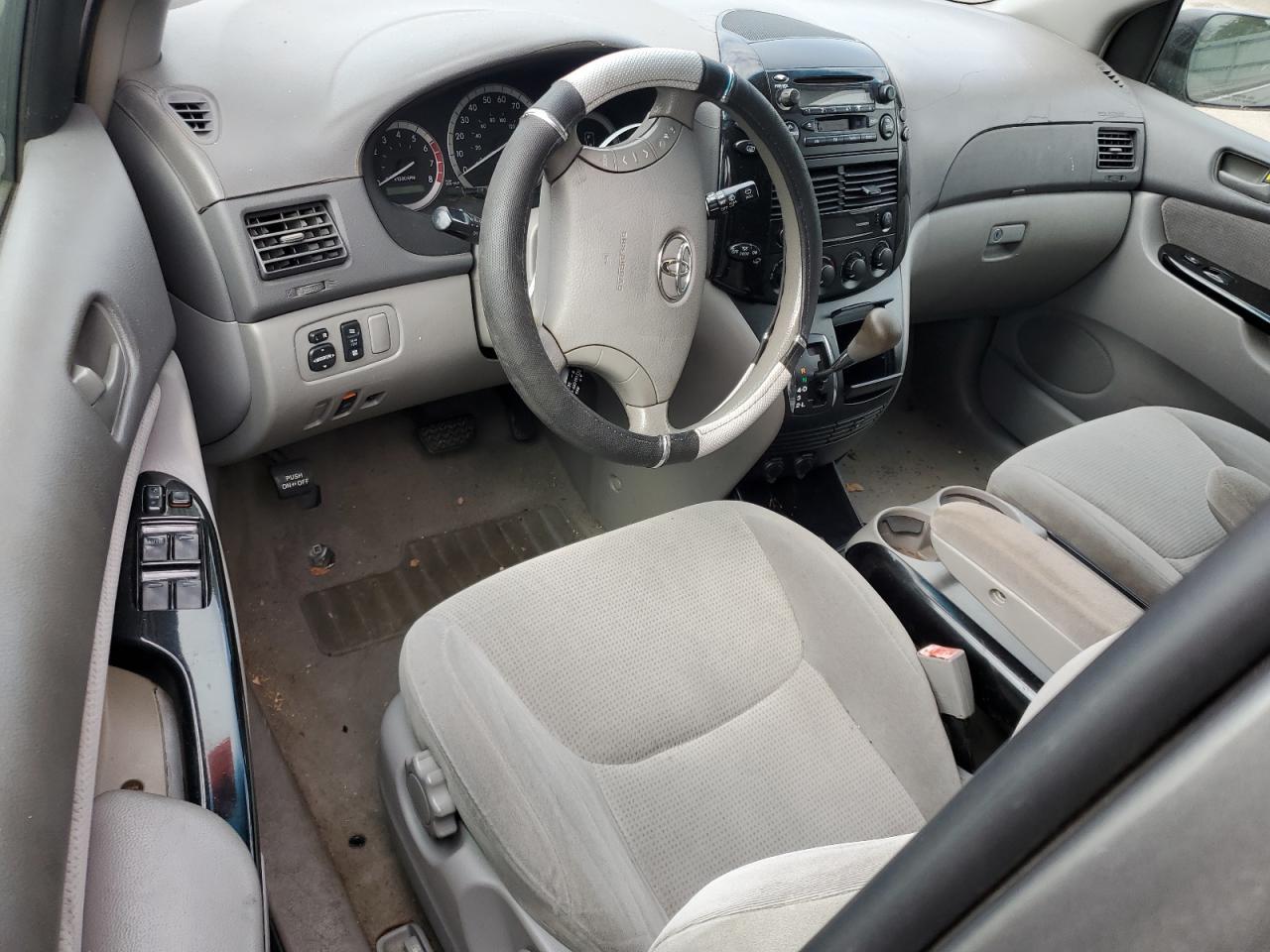2004 TOYOTA SIENNA